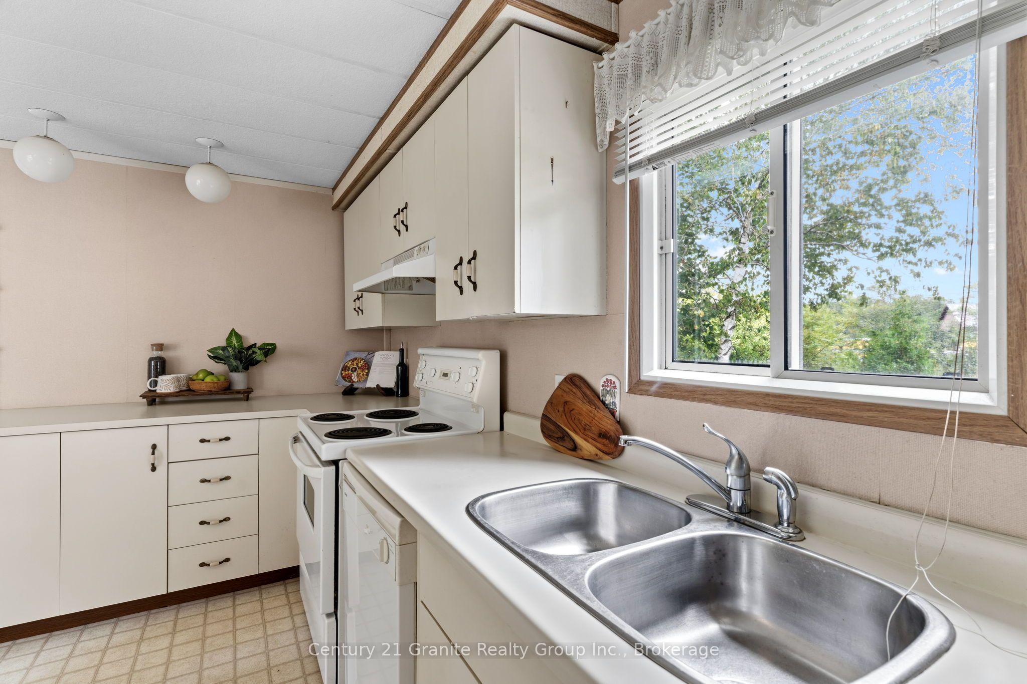 1105 Eighth Lane Property Photo 11