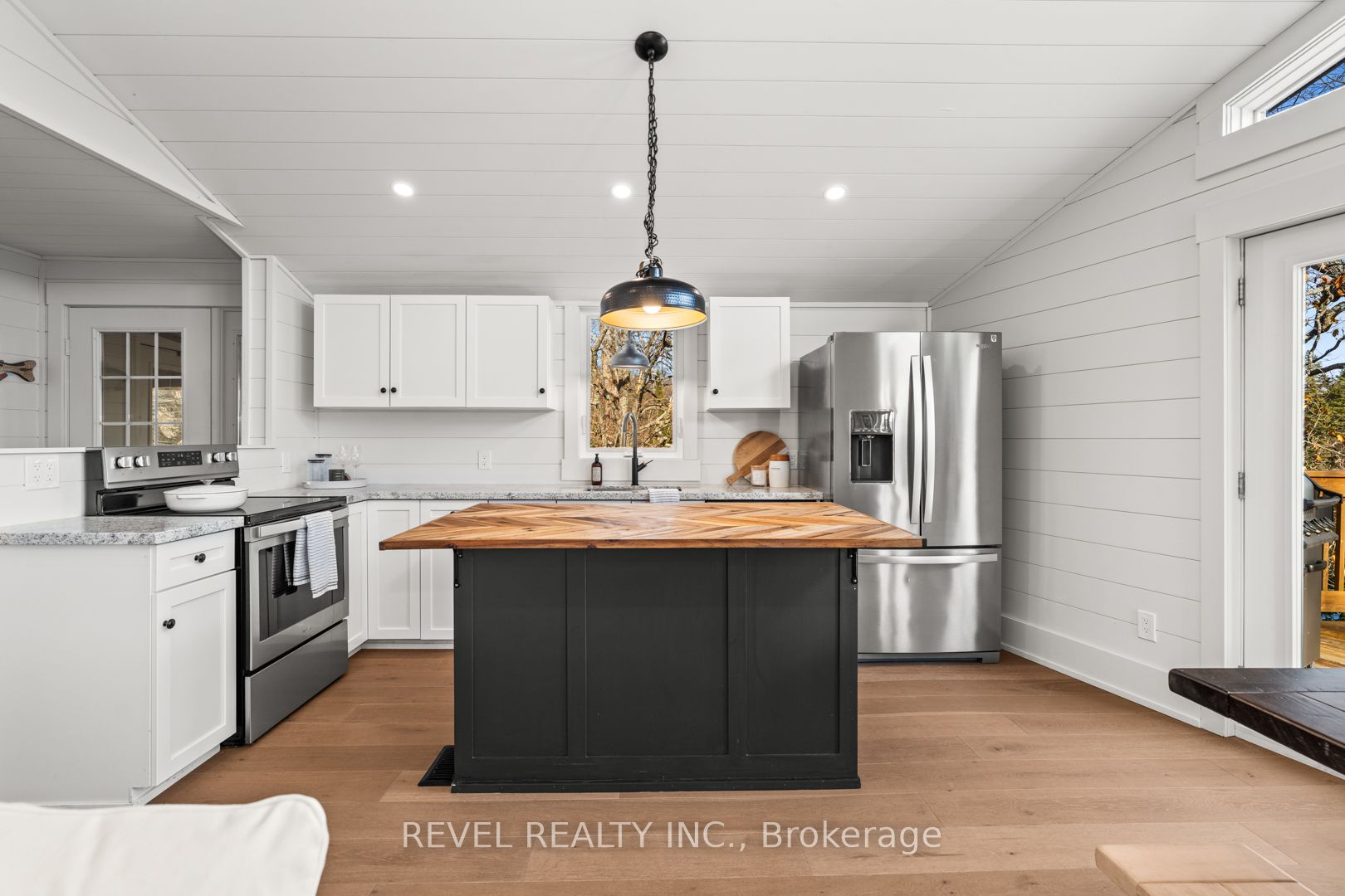 300 Green Lane Property Photo 10