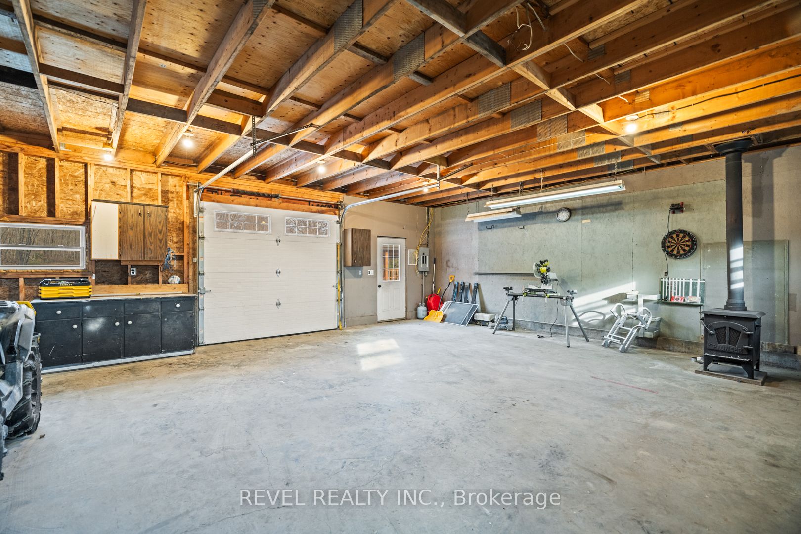 300 Green Lane Property Photo 37