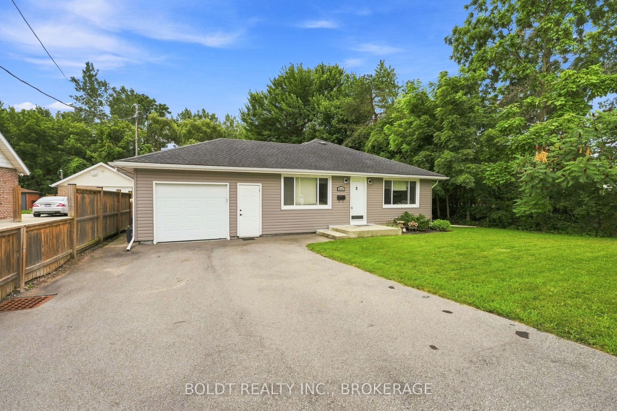 8166 Thorold Stone (main) Road Property Photo 2