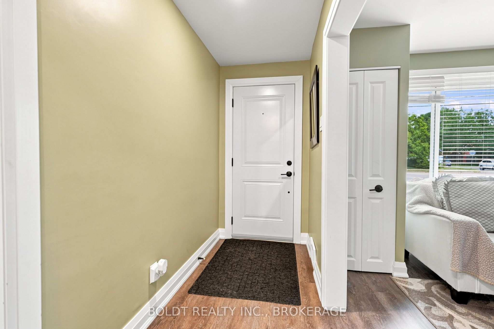 8166 Thorold Stone (main) Road Property Photo 3