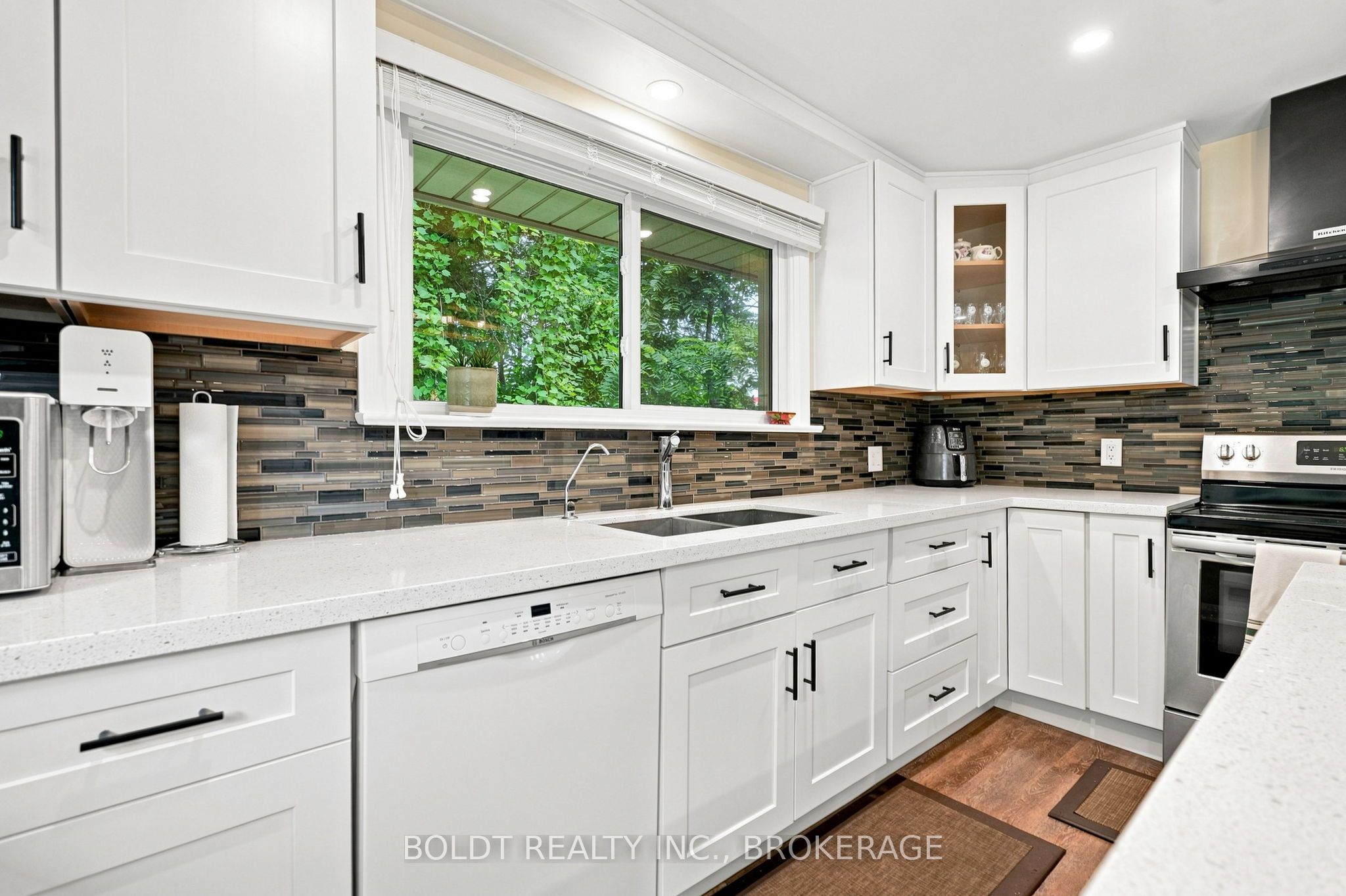 8166 Thorold Stone (main) Road Property Photo 8