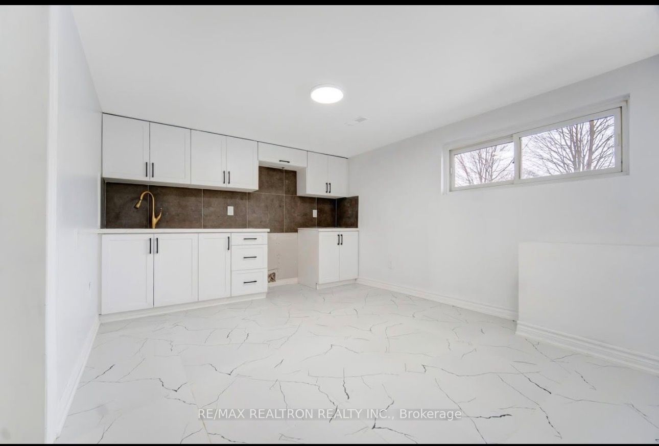 29 Court Lane Property Photo 4