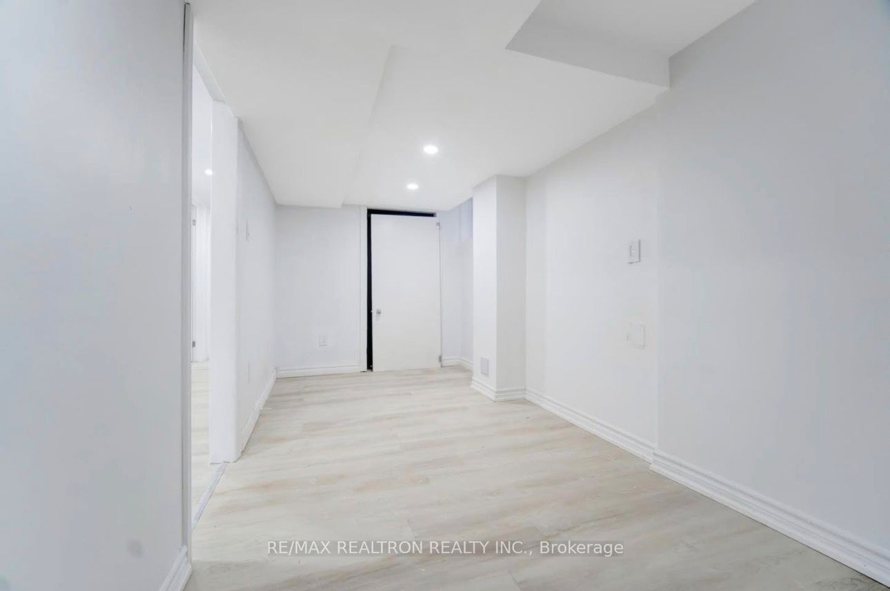 29 Court Lane Property Photo 6