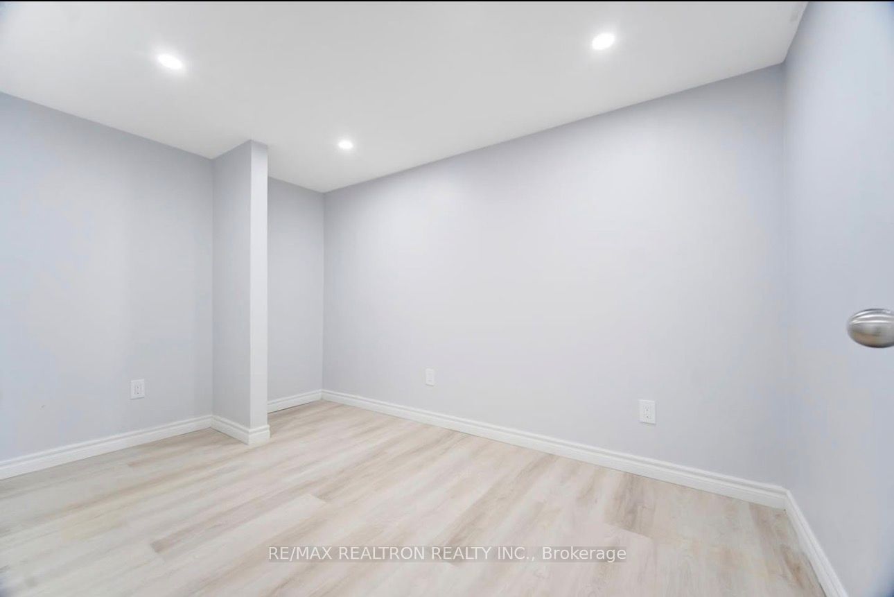 29 Court Lane Property Photo 8