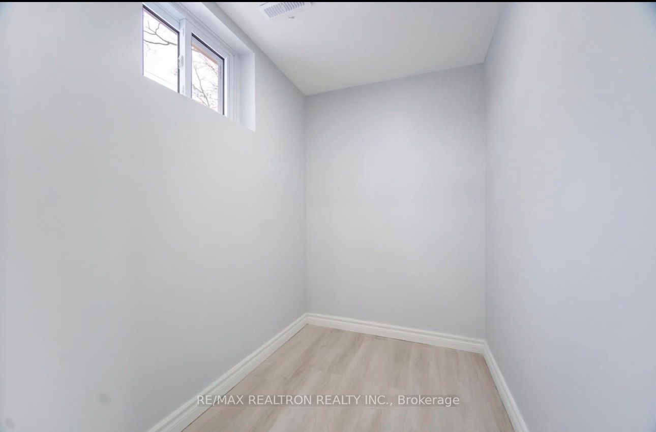 29 Court Lane Property Photo 10