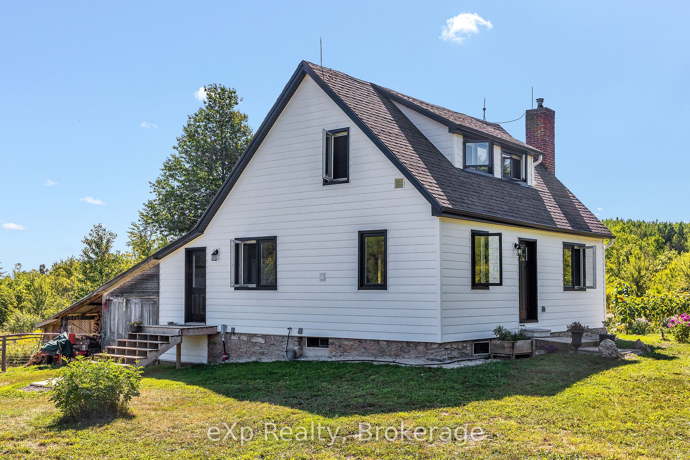 58111 12th Line Property Photo 3