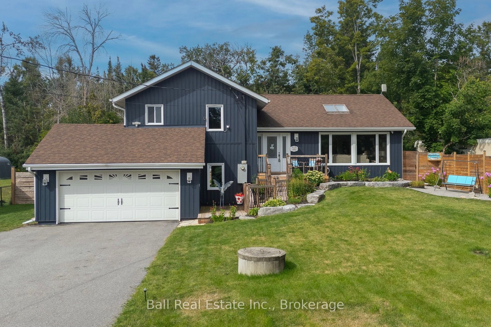 118 Echo Bay Road E Property Photo 1
