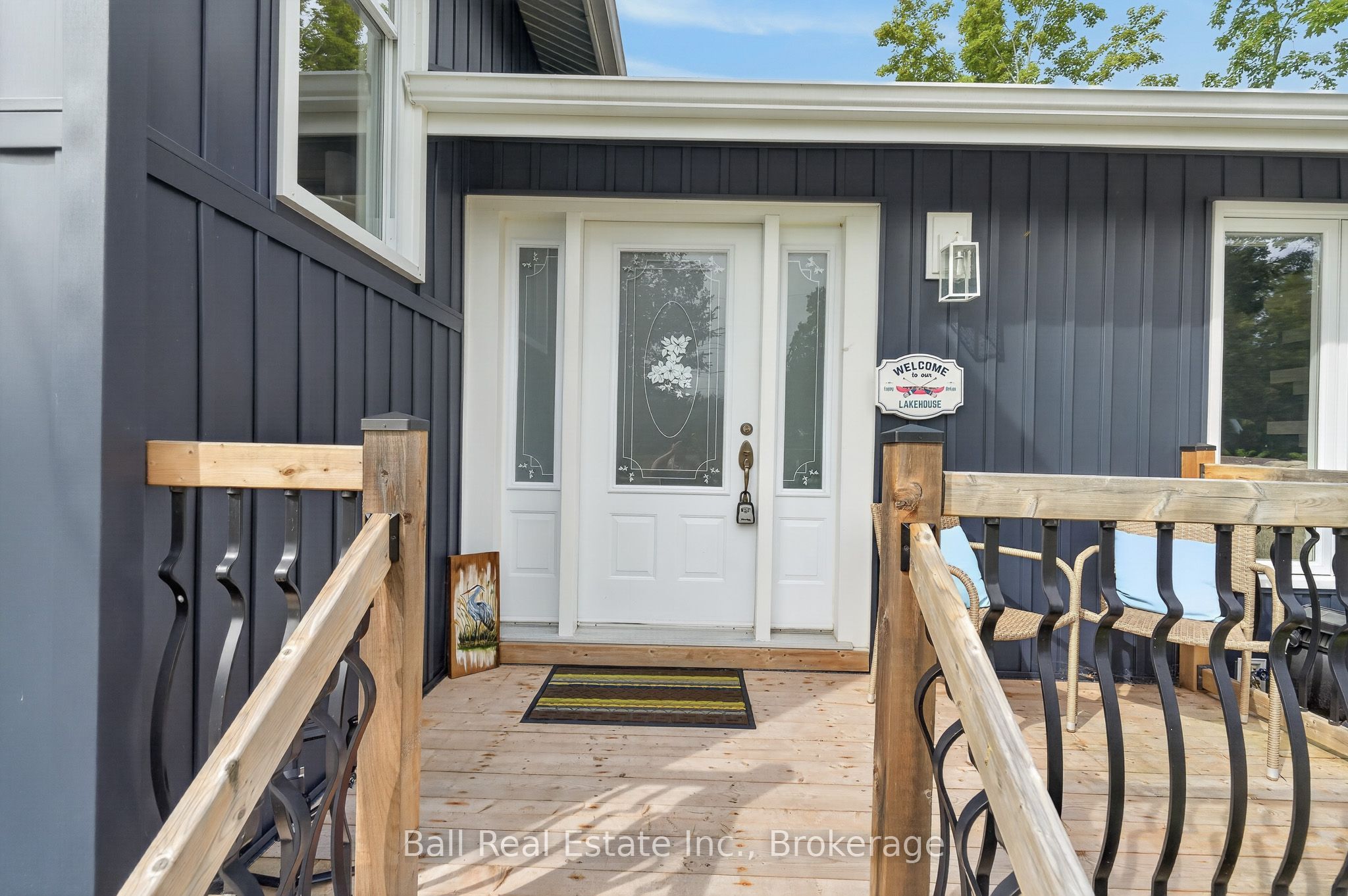 118 Echo Bay Road E Property Photo 2