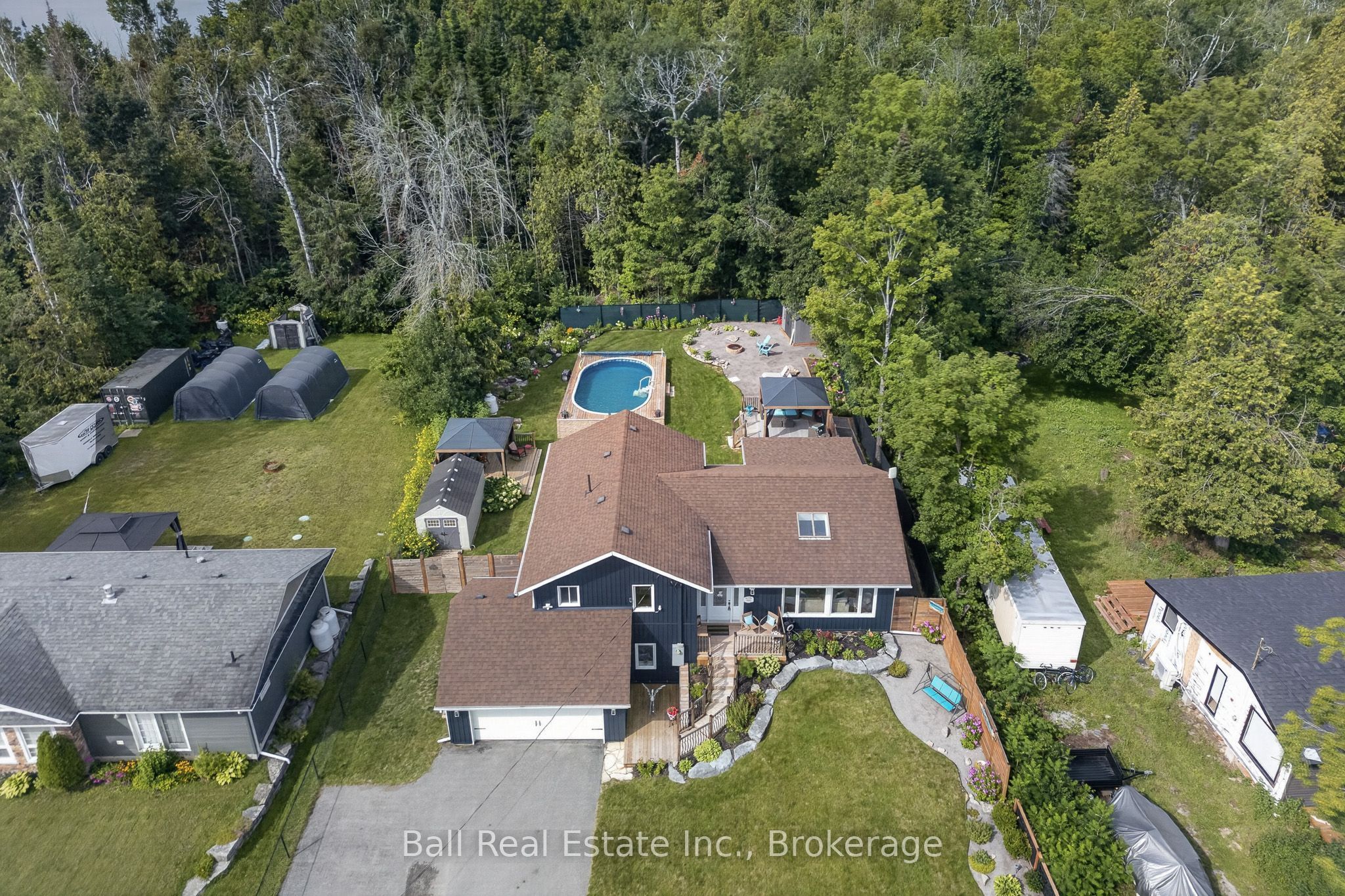 118 Echo Bay Road E Property Photo 6