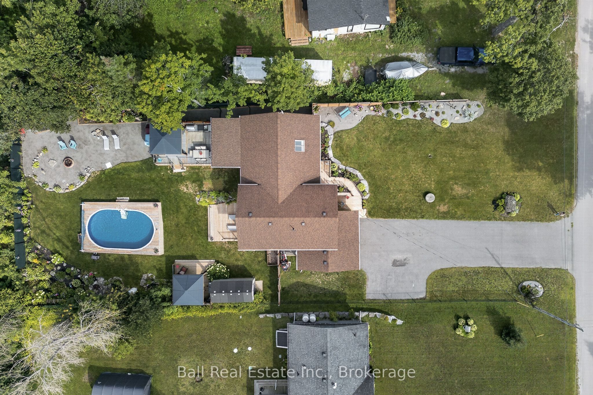 118 Echo Bay Road E Property Photo 7