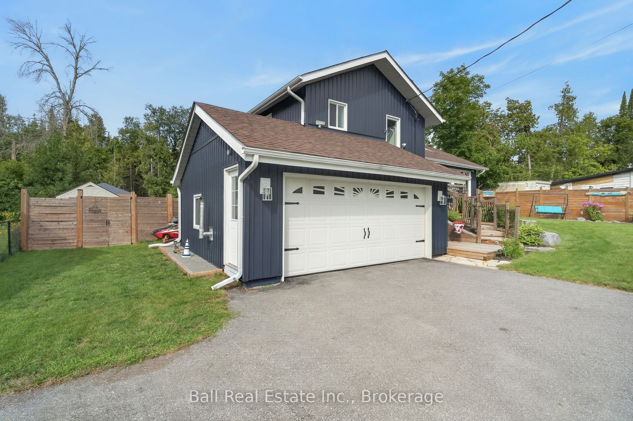 118 Echo Bay Road E Property Photo 9