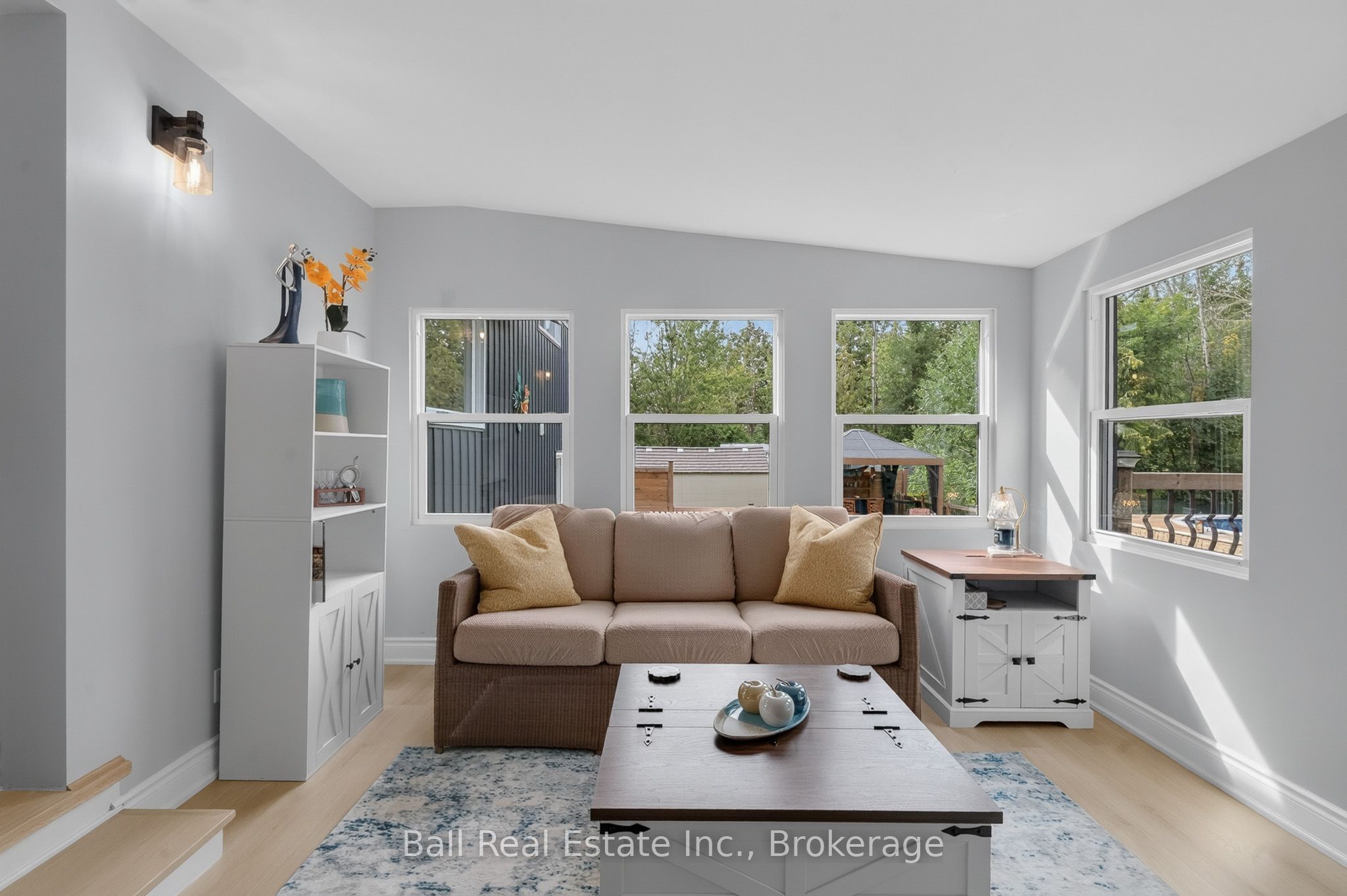 118 Echo Bay Road E Property Photo 15