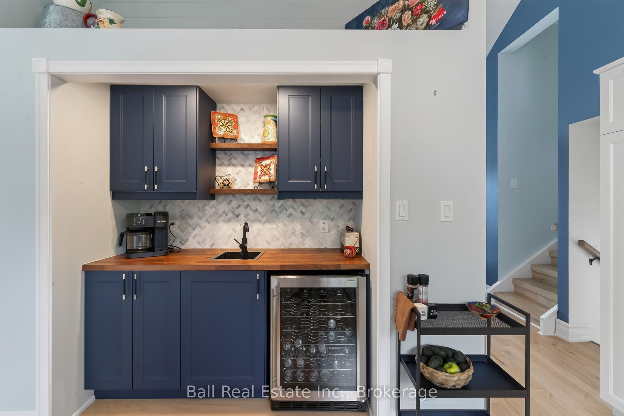 118 Echo Bay Road E Property Photo 17