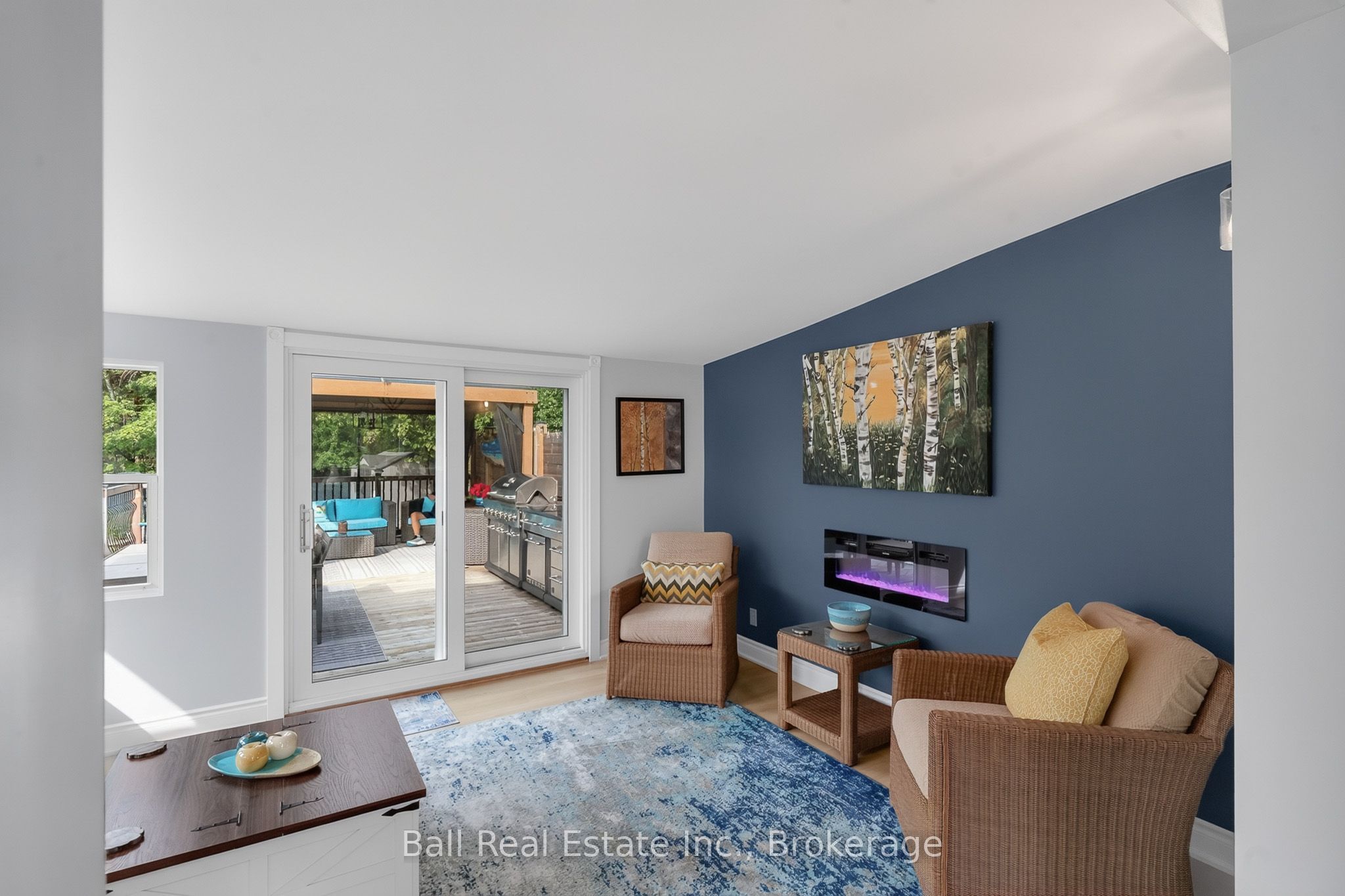 118 Echo Bay Road E Property Photo 19