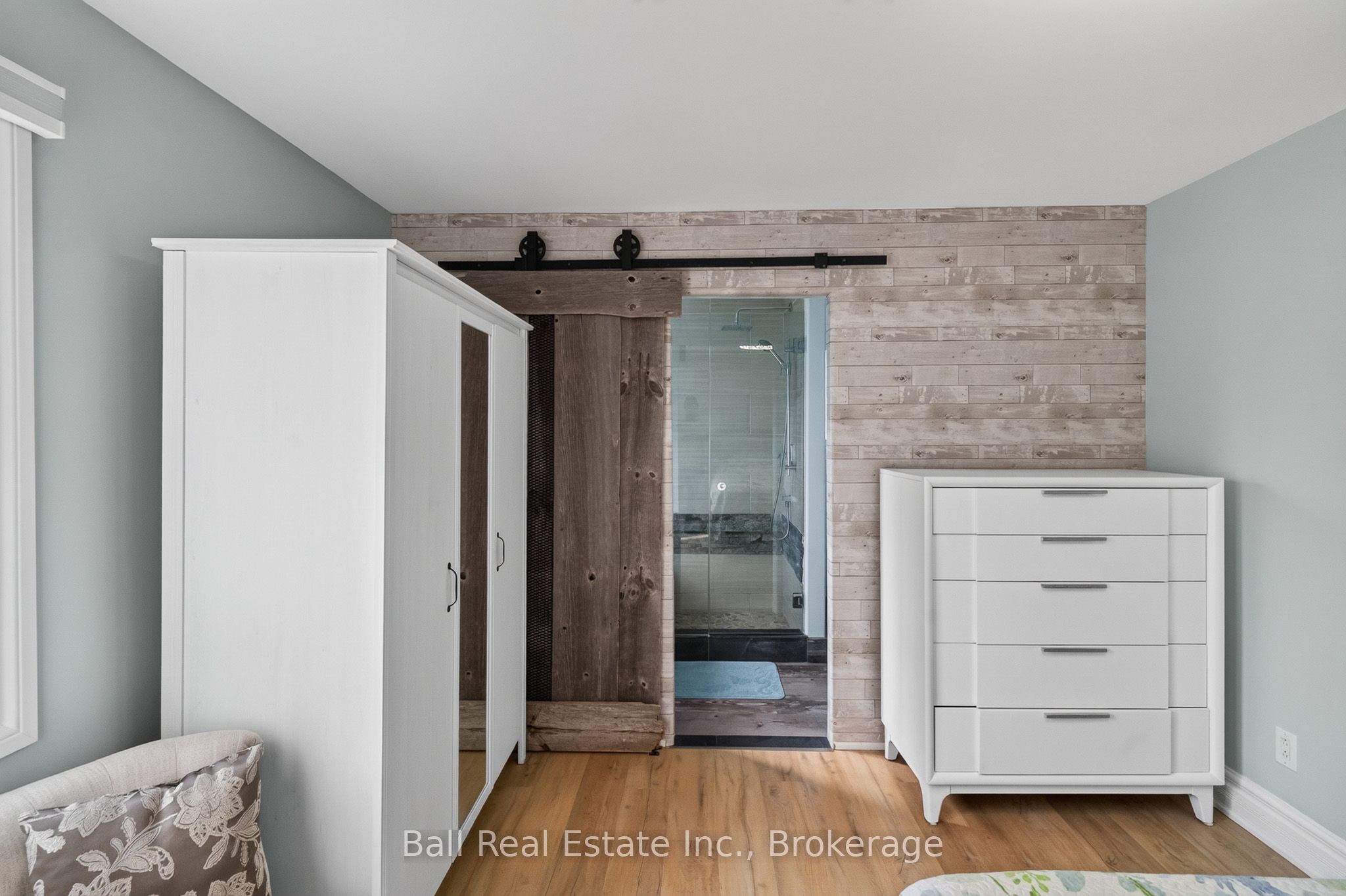 118 Echo Bay Road E Property Photo 23