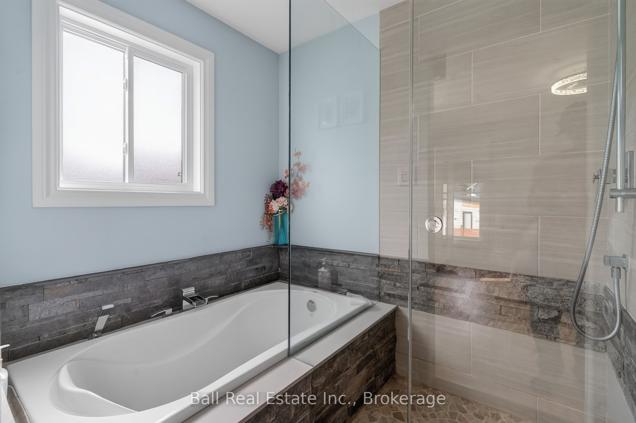118 Echo Bay Road E Property Photo 24