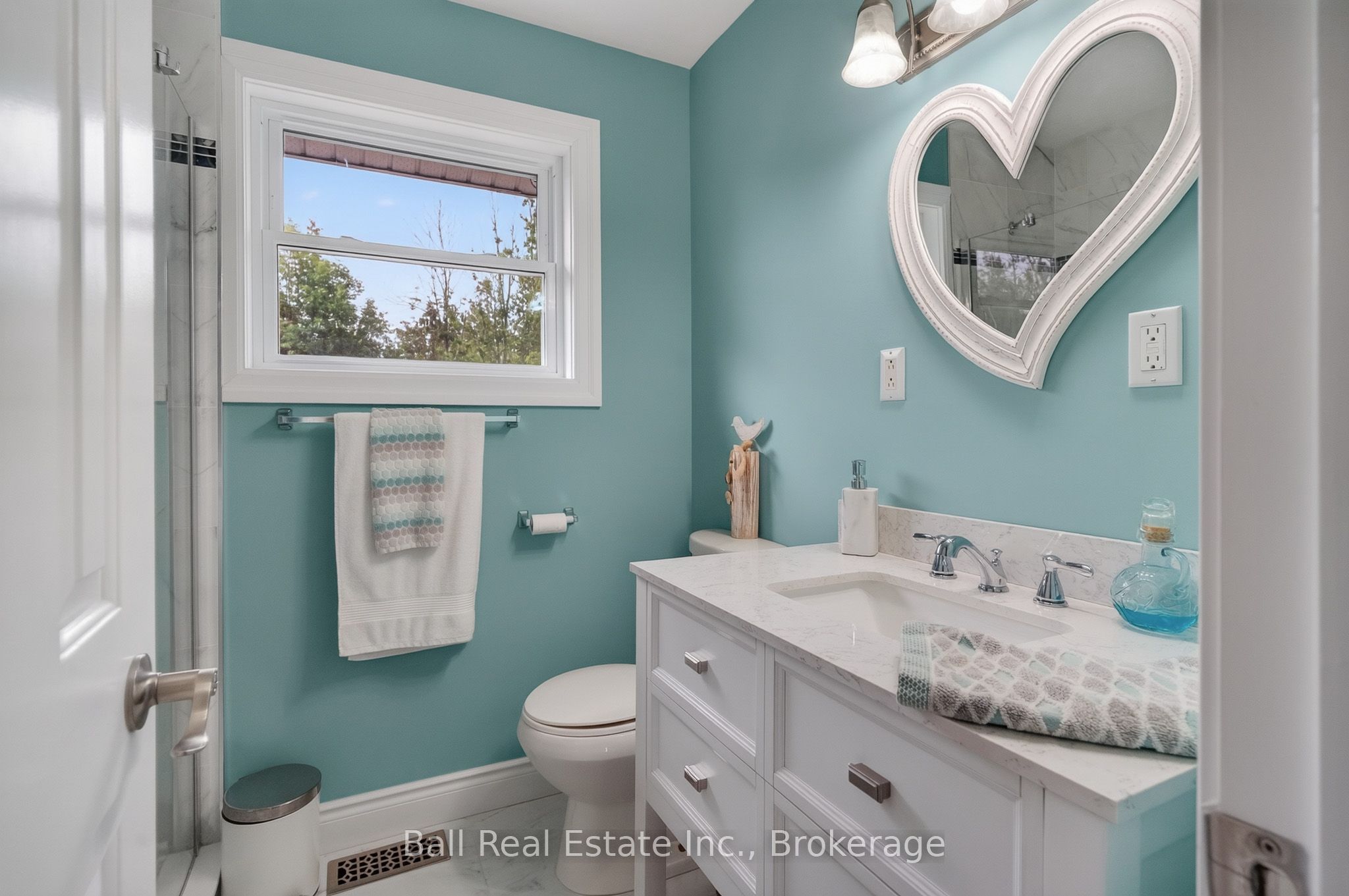 118 Echo Bay Road E Property Photo 28