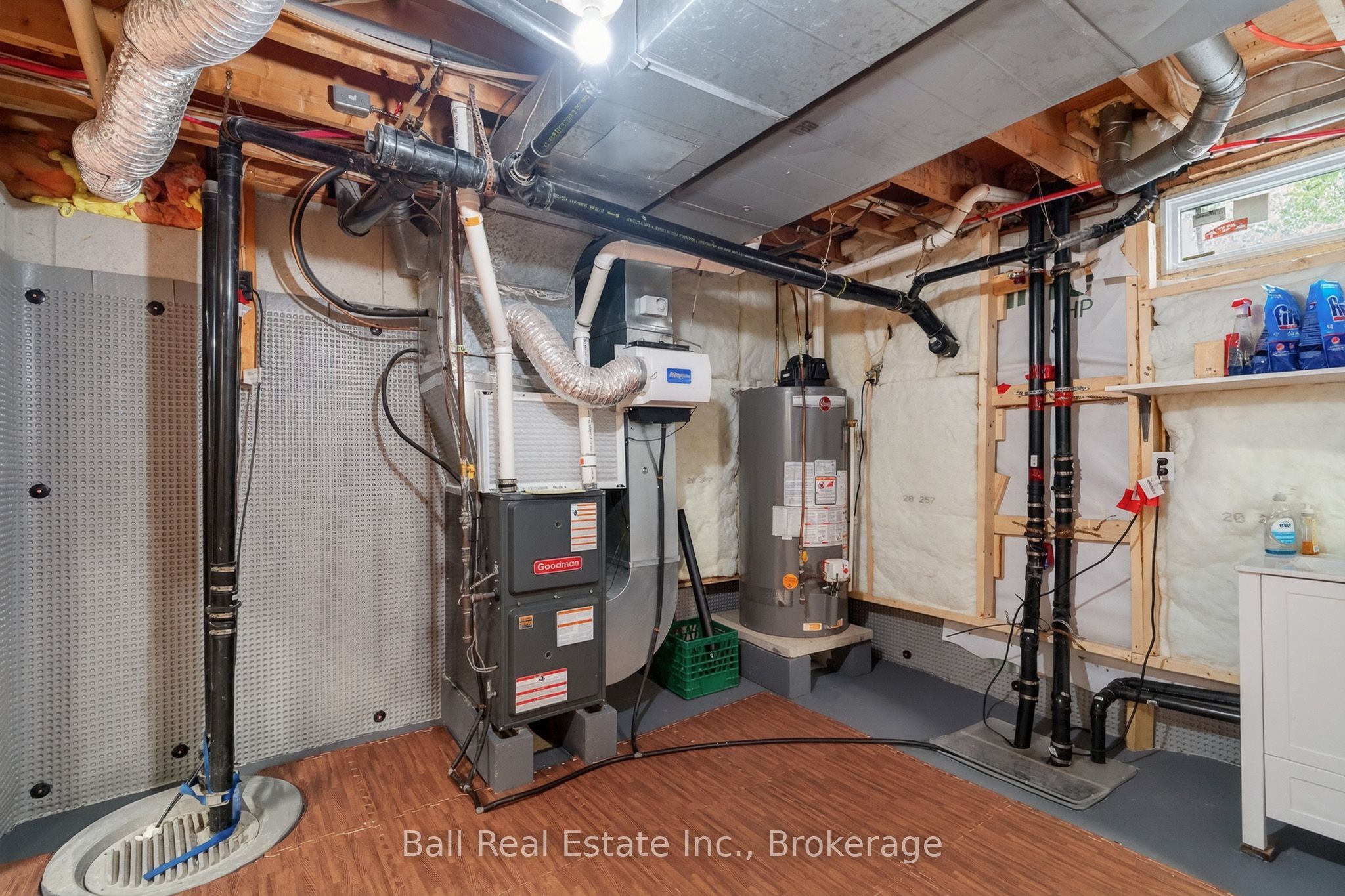 118 Echo Bay Road E Property Photo 44