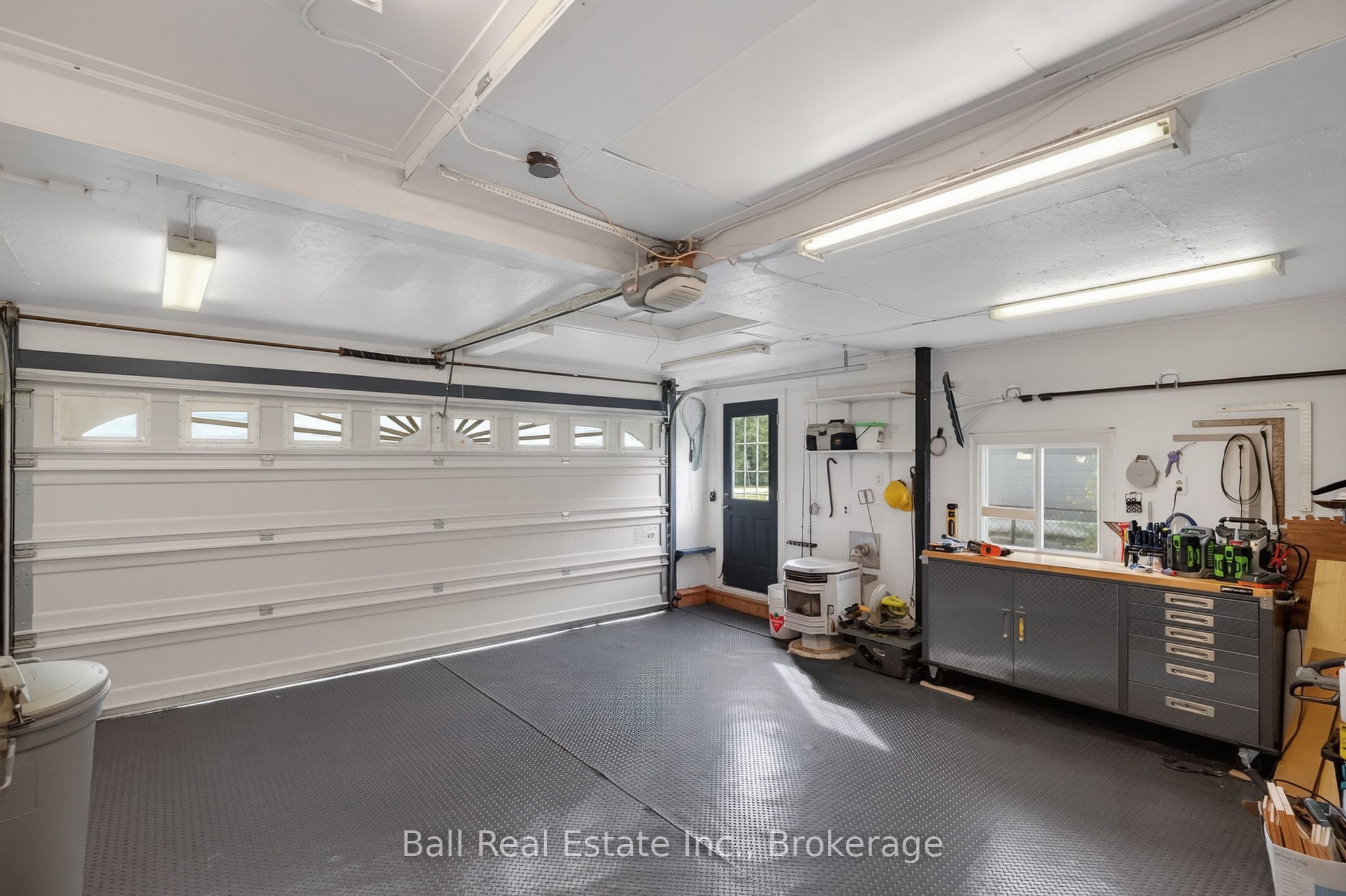 118 Echo Bay Road E Property Photo 47