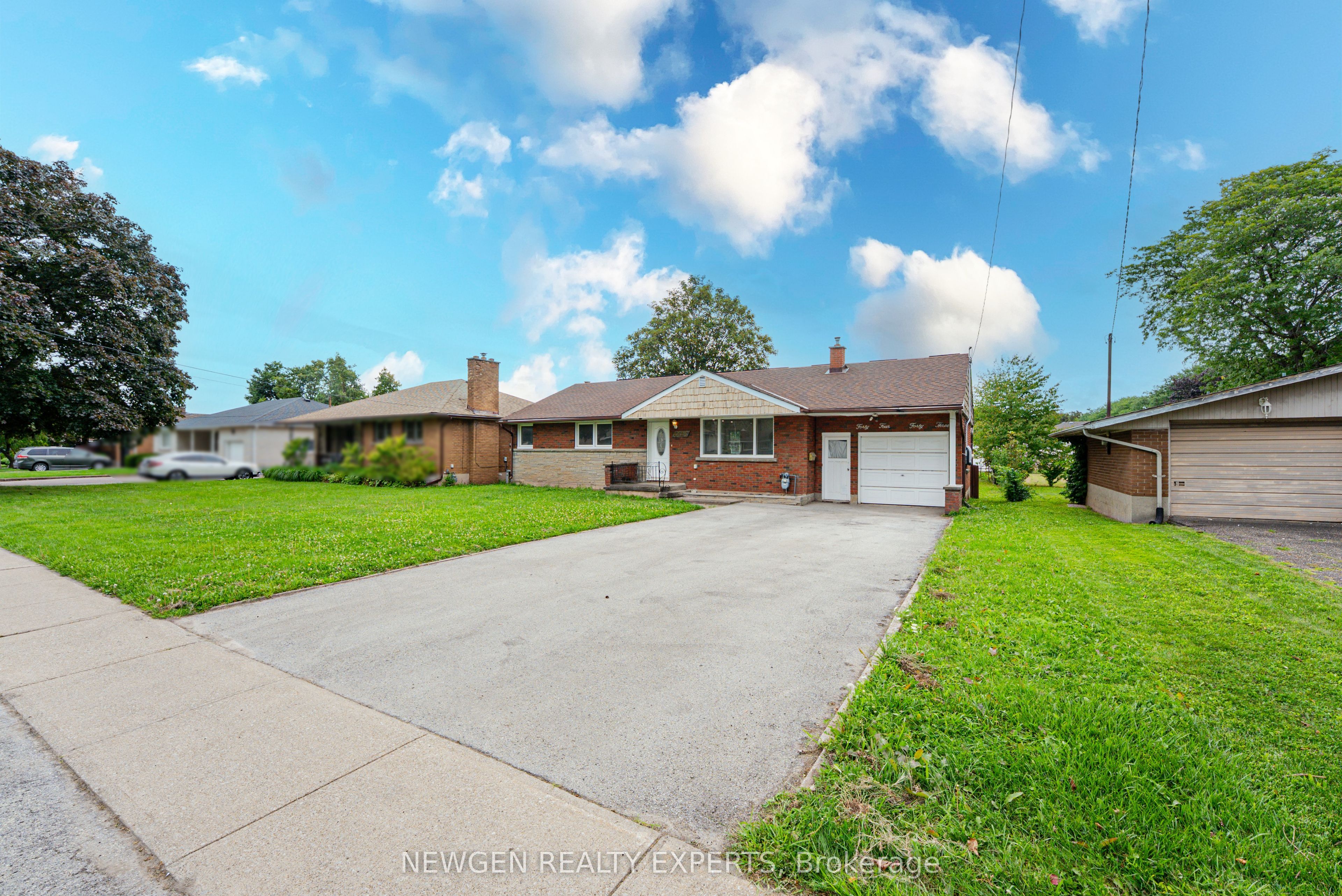 4443 Dorchester Road Property Photo 3