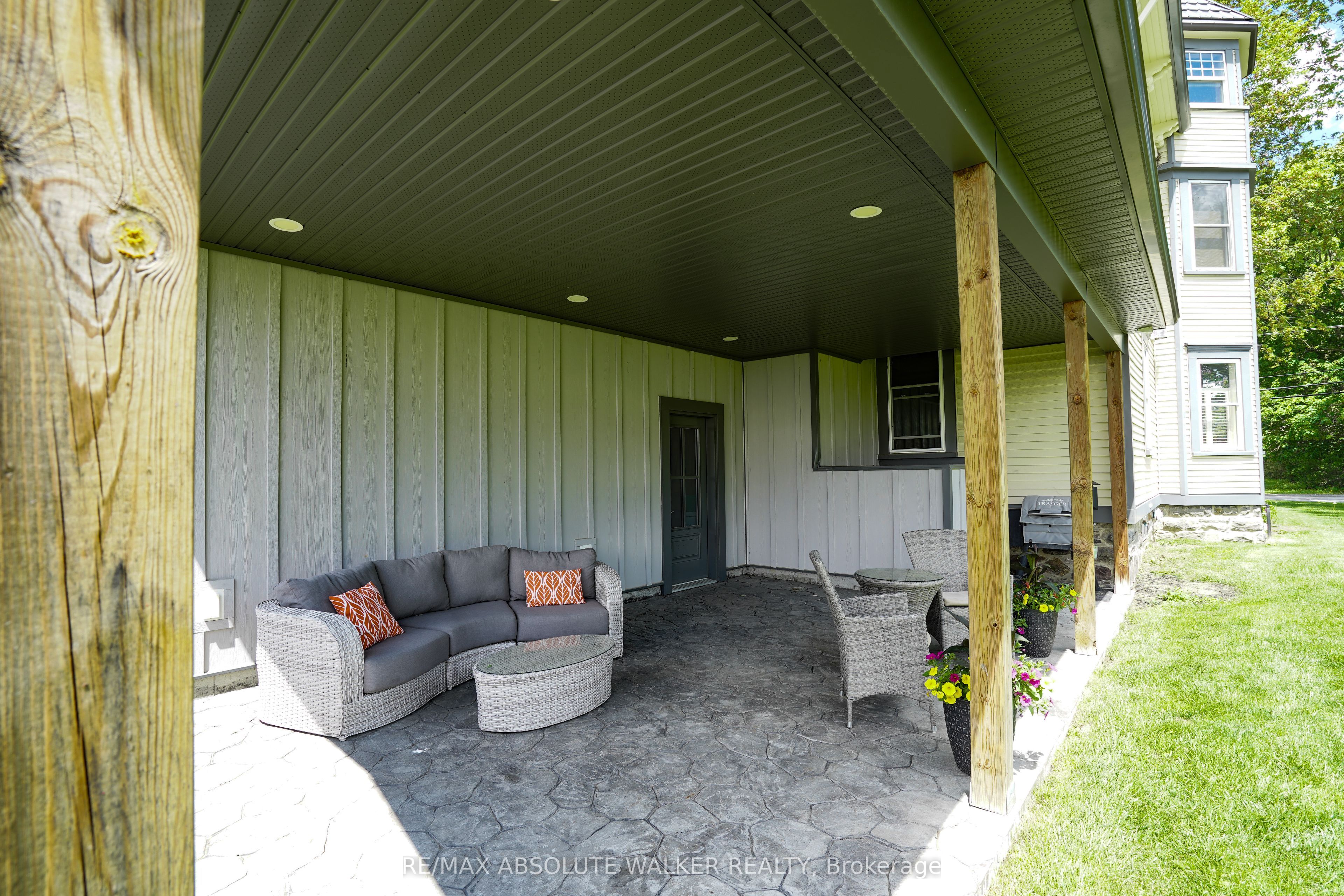 3302 Main Street Property Photo 40