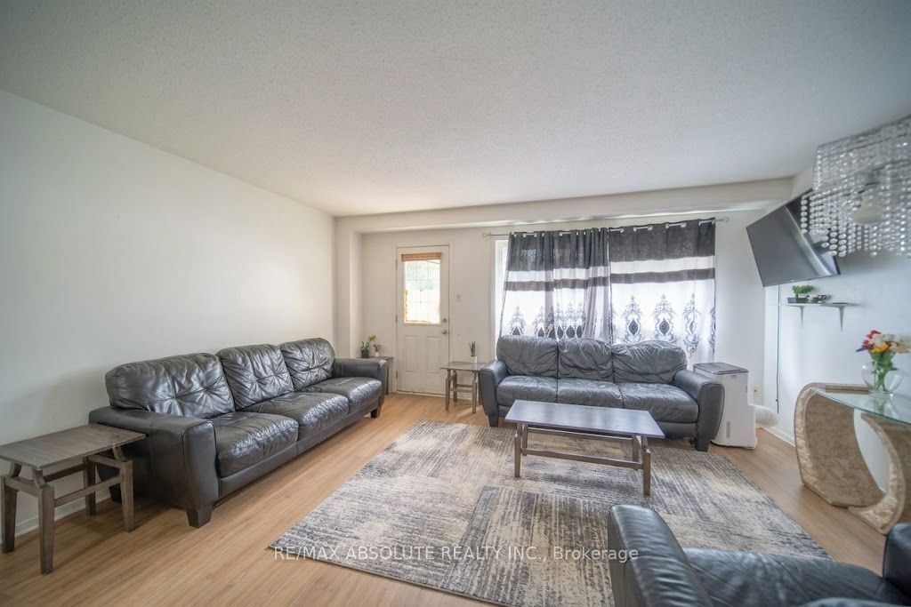 30 E Sonnet Crescent Property Photo 3