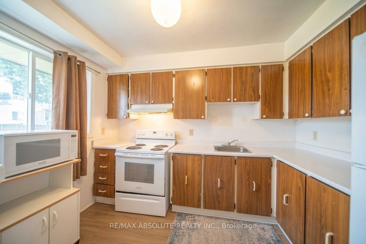 30 E Sonnet Crescent Property Photo 8