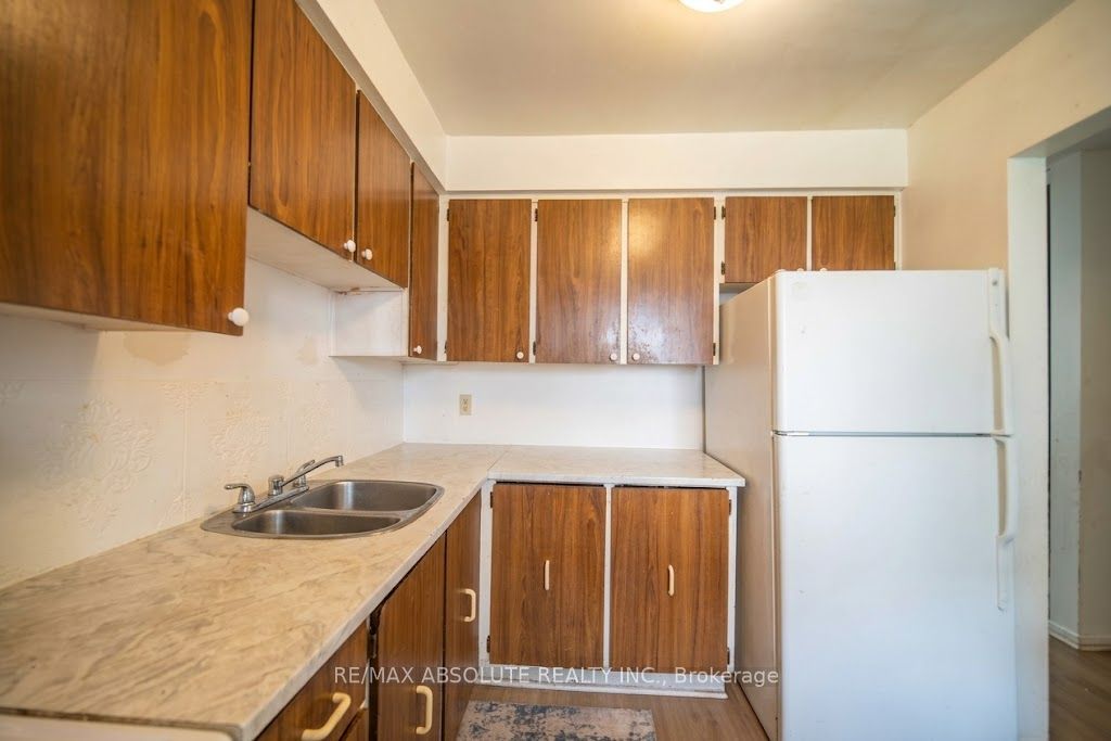 30 E Sonnet Crescent Property Photo 9