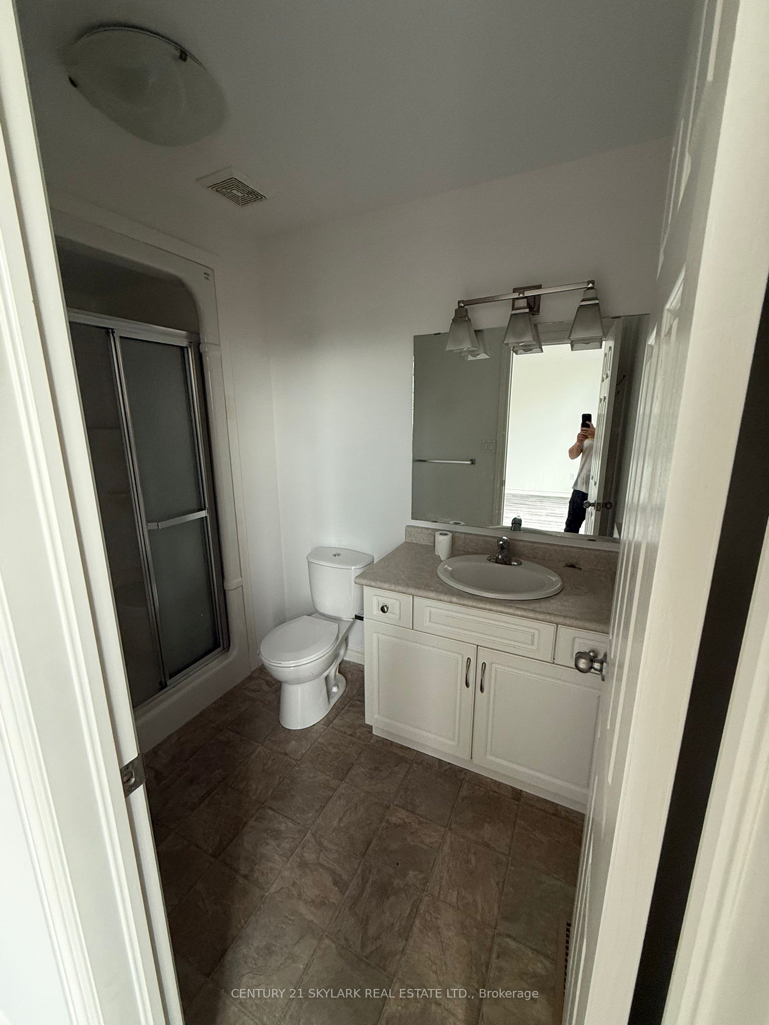 19 Kensington Court Property Photo 8