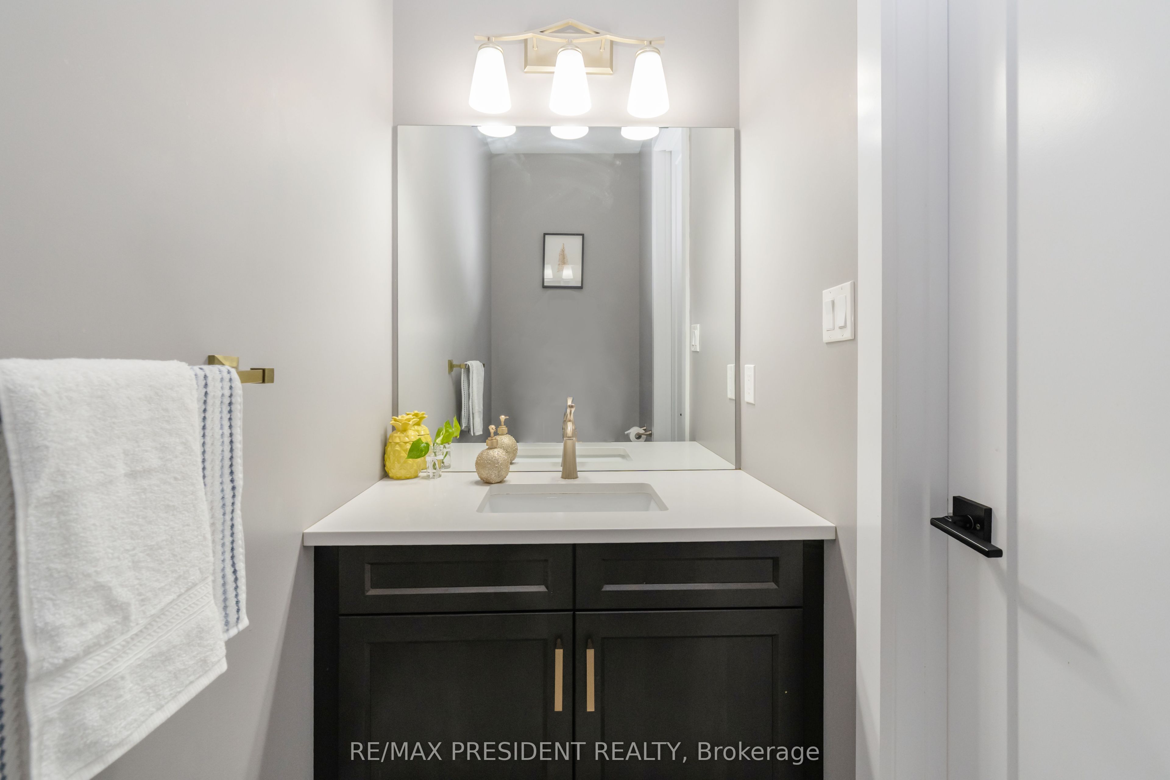 2217 Wateroak Drive Property Photo 3