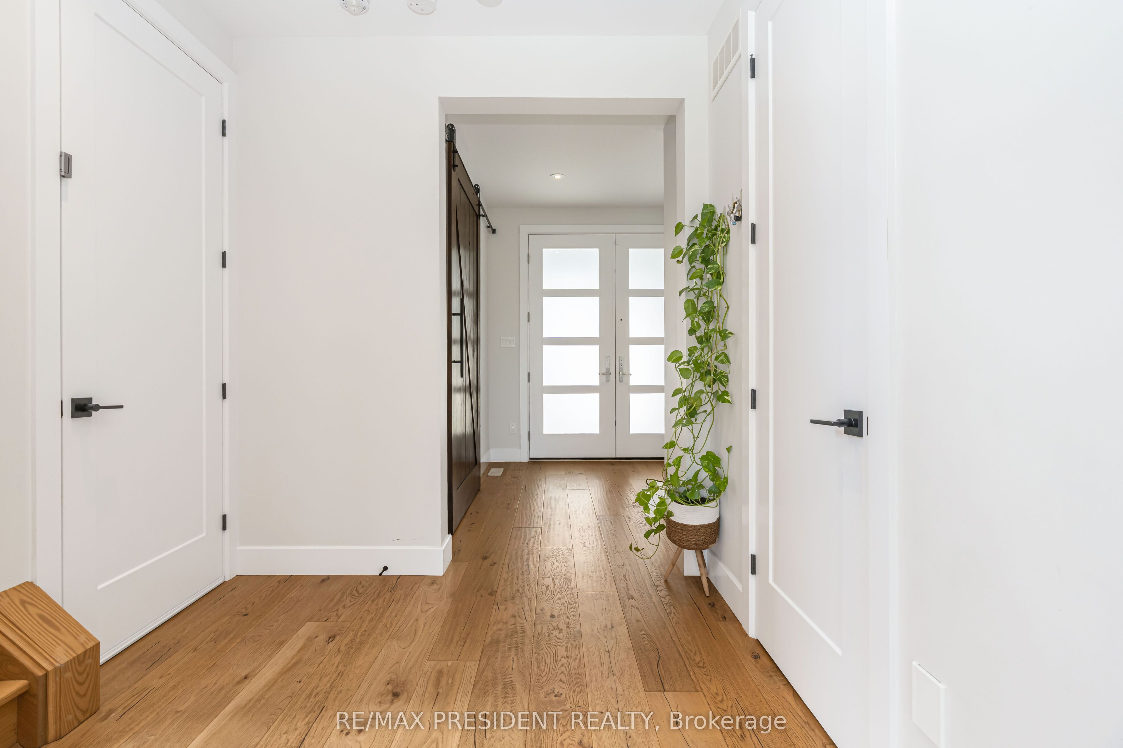 2217 Wateroak Drive Property Photo 4