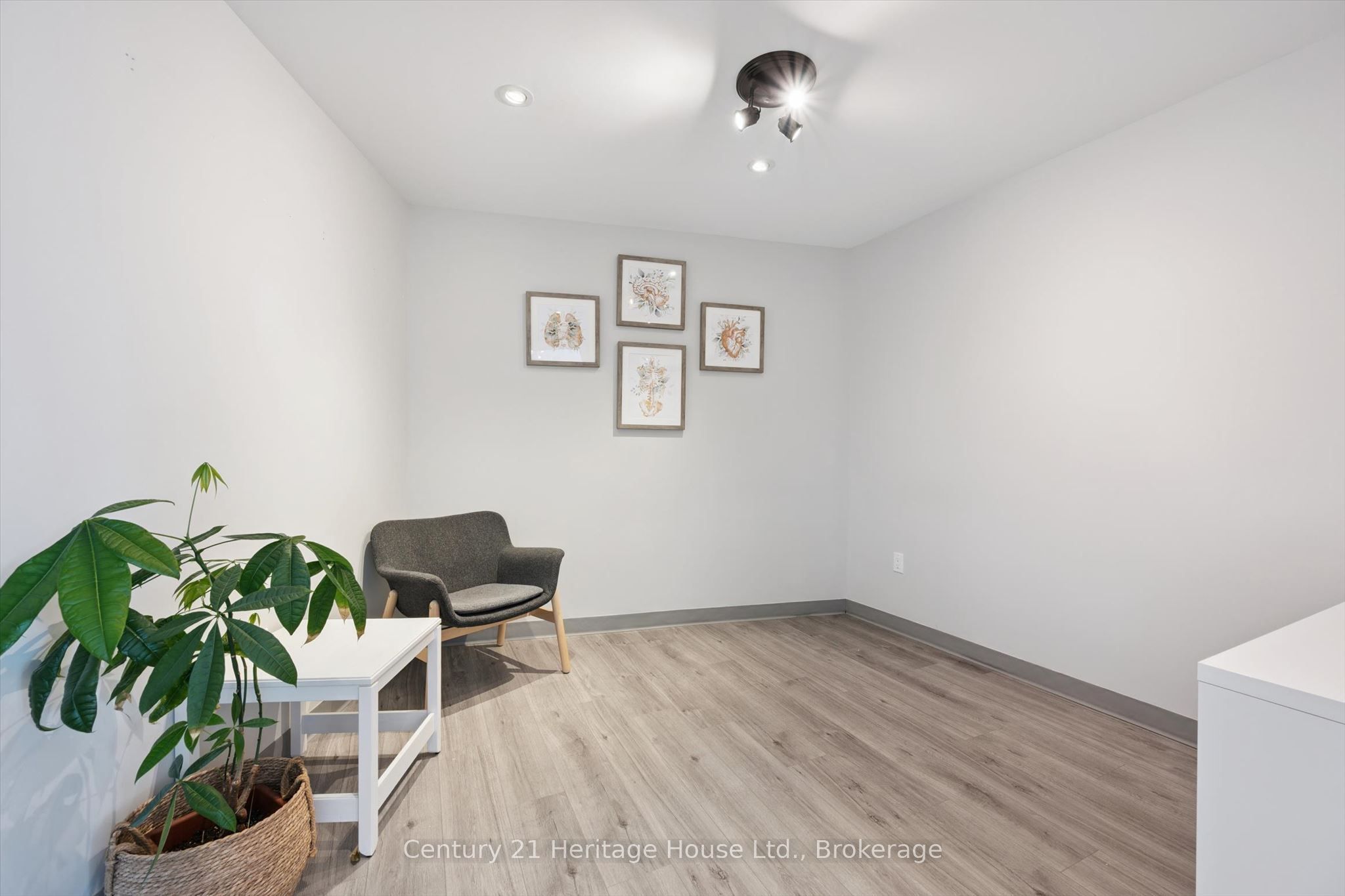5 Church Street E Property Photo 10