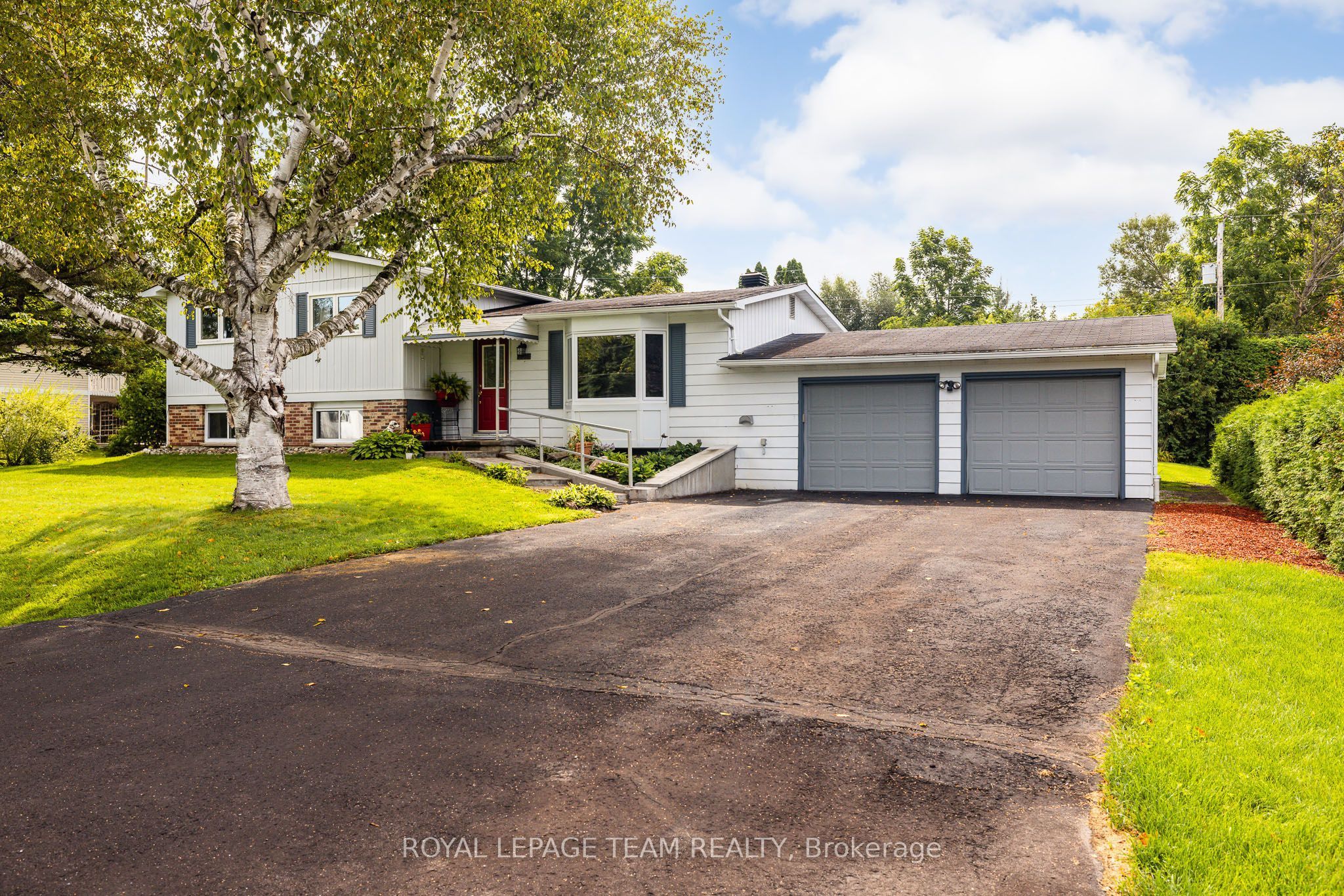 1016 Boucher Crescent Property Photo 2