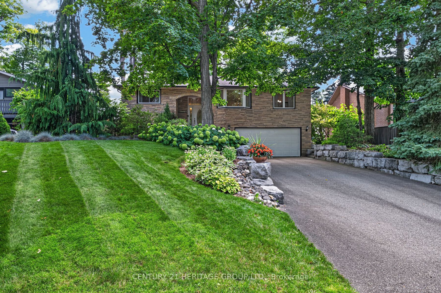 245 Corrie Crescent Property Photo 1