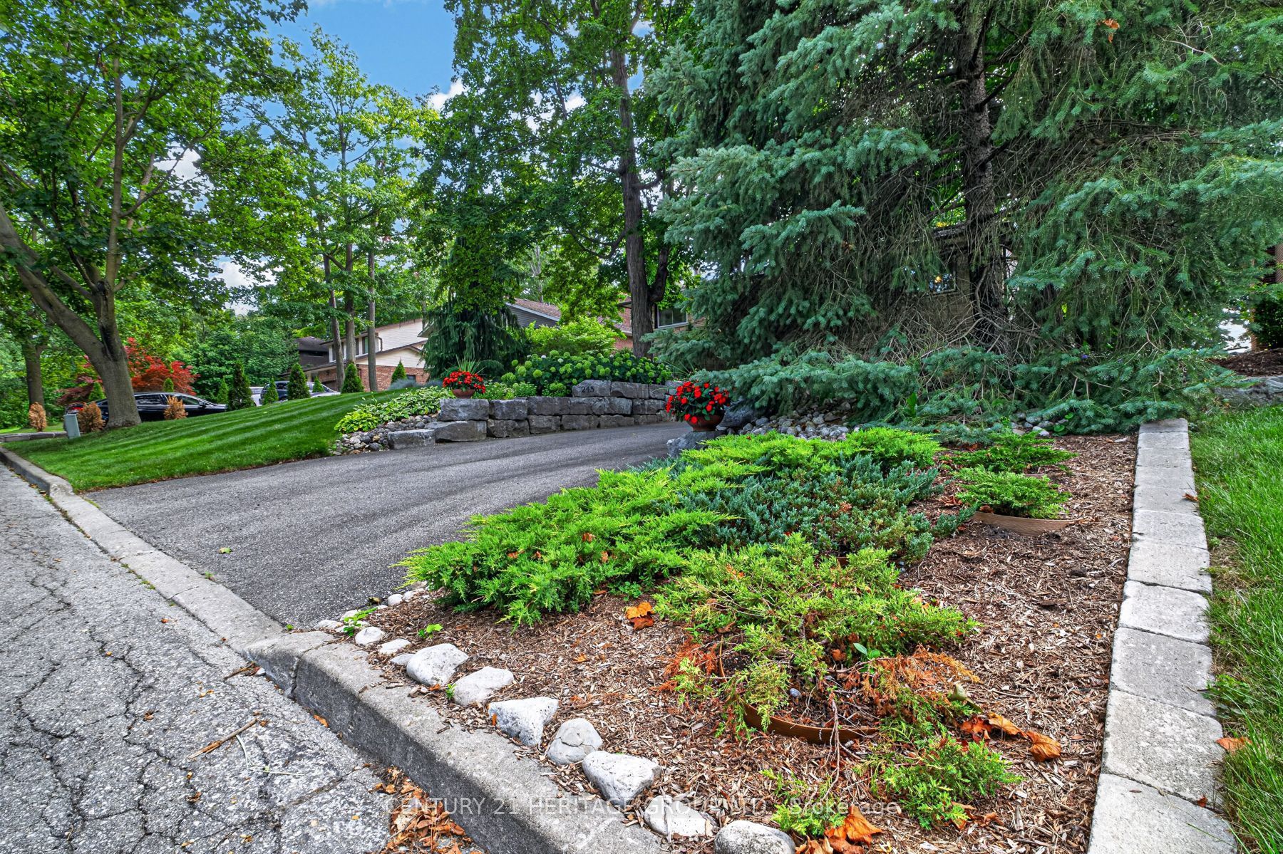 245 Corrie Crescent Property Photo 2