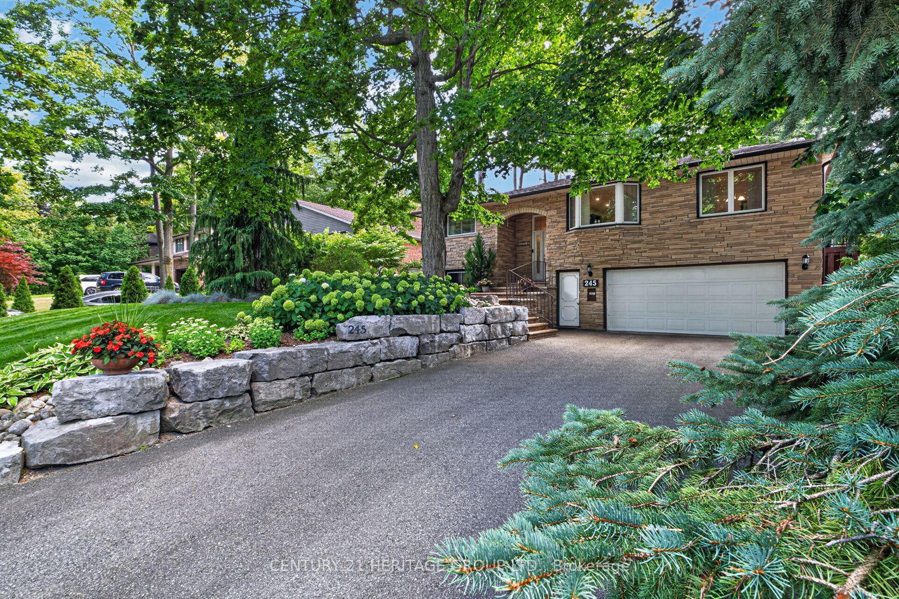 245 Corrie Crescent Property Photo 3