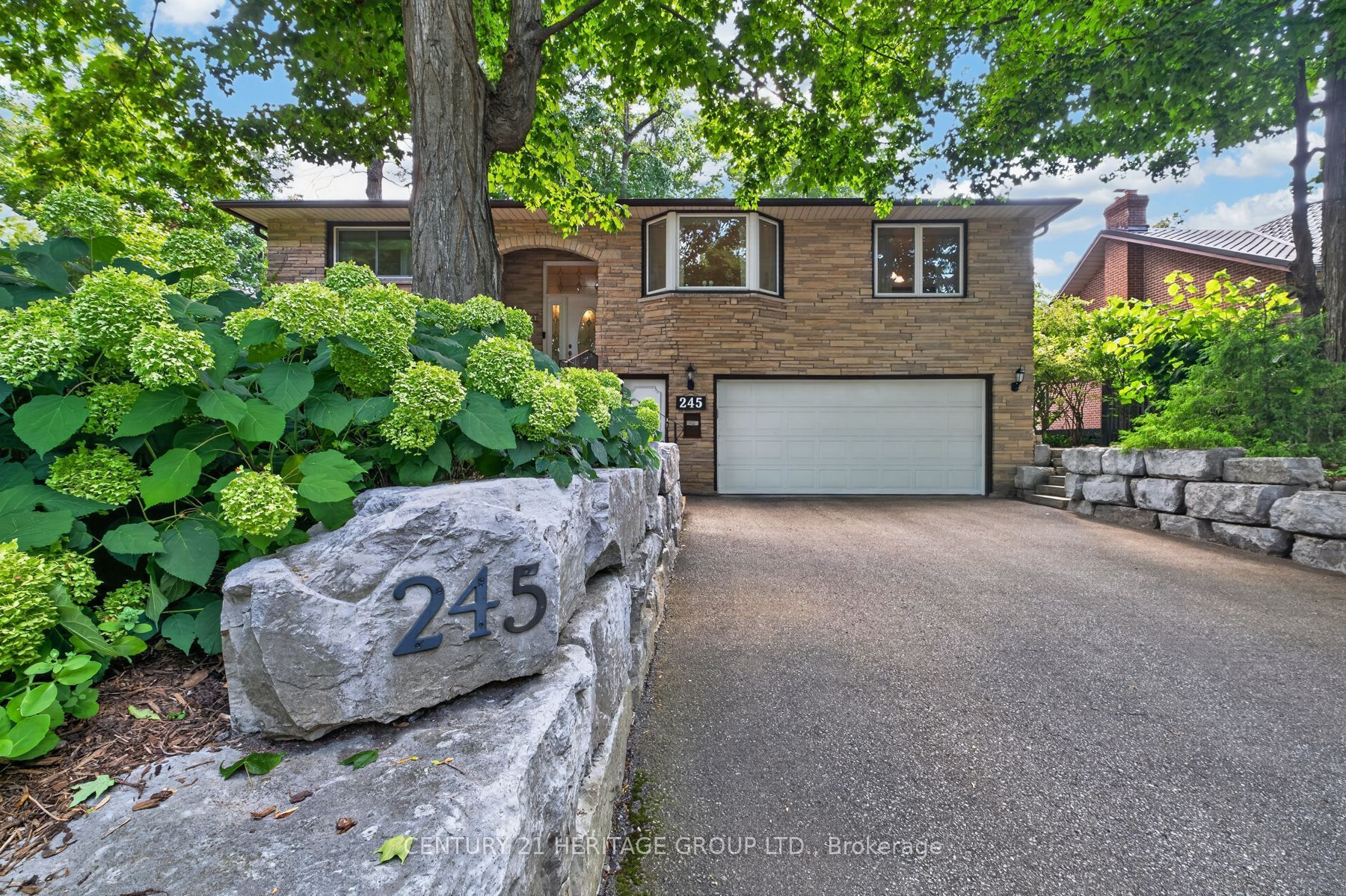 245 Corrie Crescent Property Photo 4