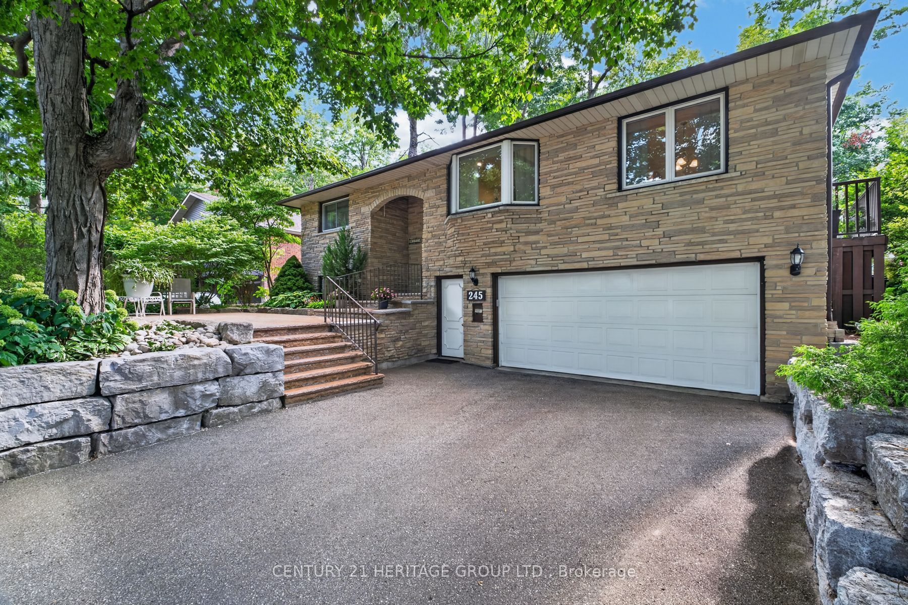 245 Corrie Crescent Property Photo 5