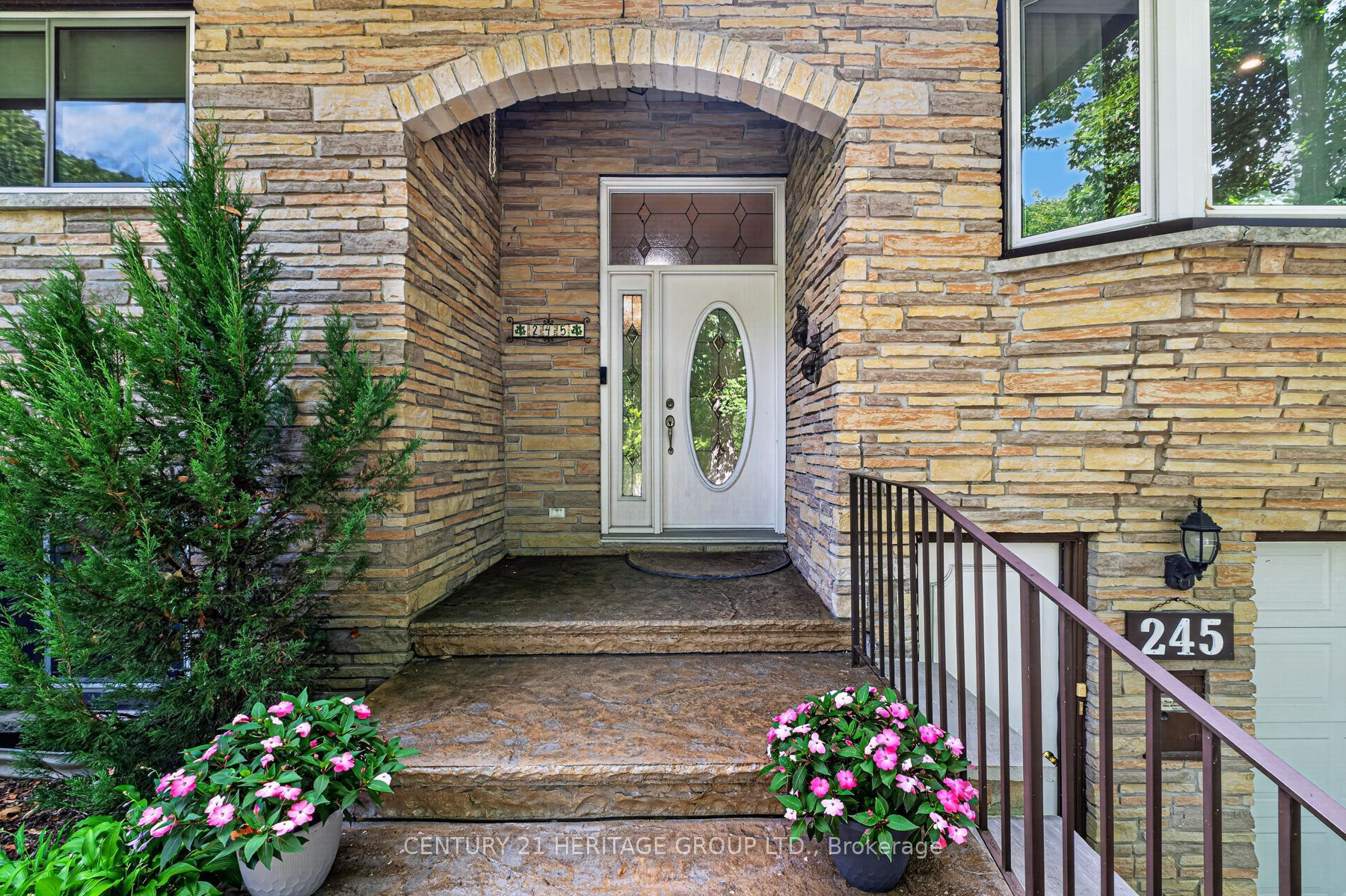 245 Corrie Crescent Property Photo 8