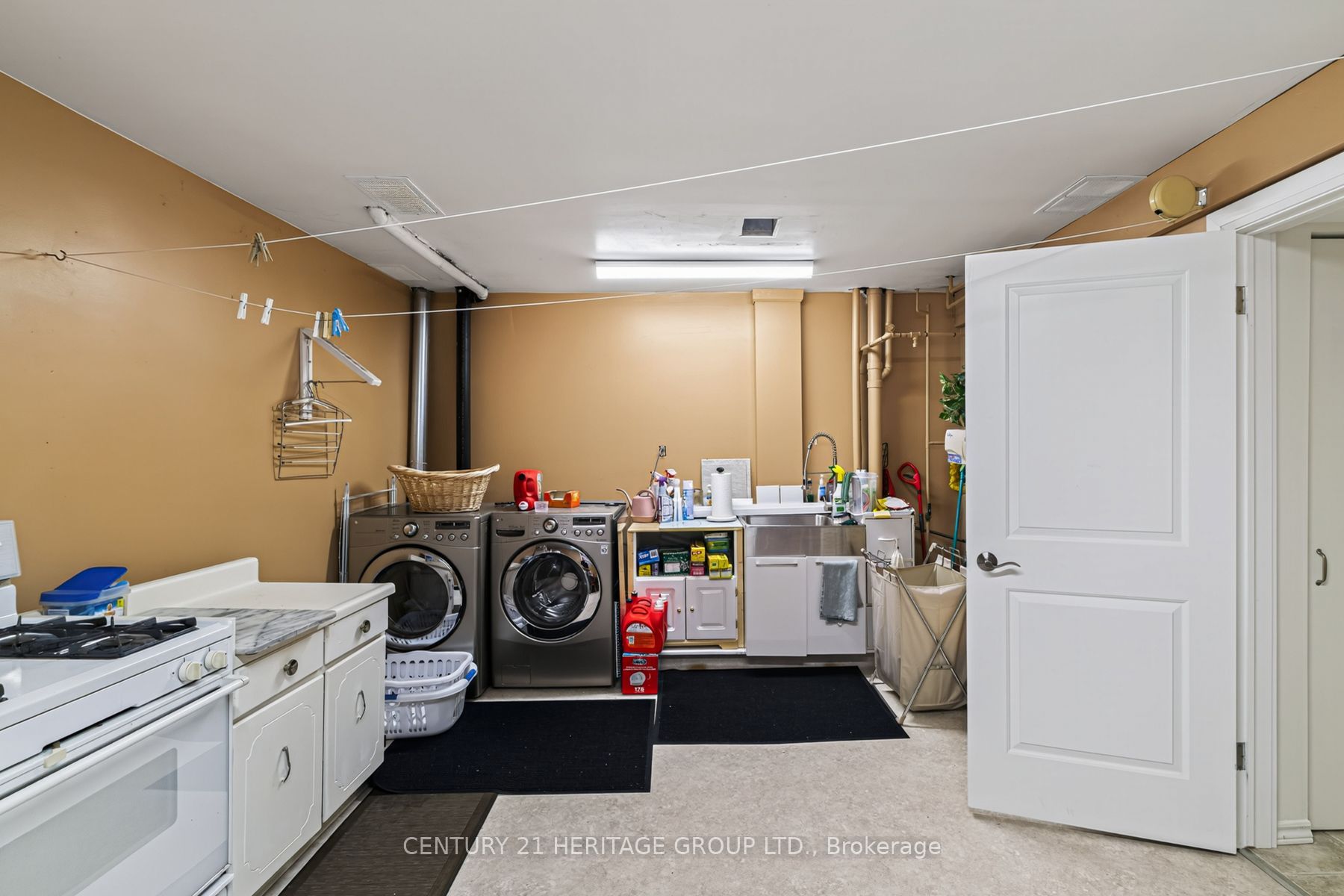245 Corrie Crescent Property Photo 40