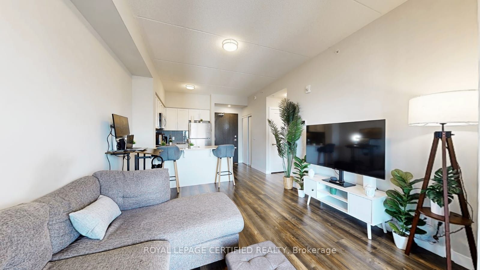 15 Queen Street S 1608 Property Photo 11
