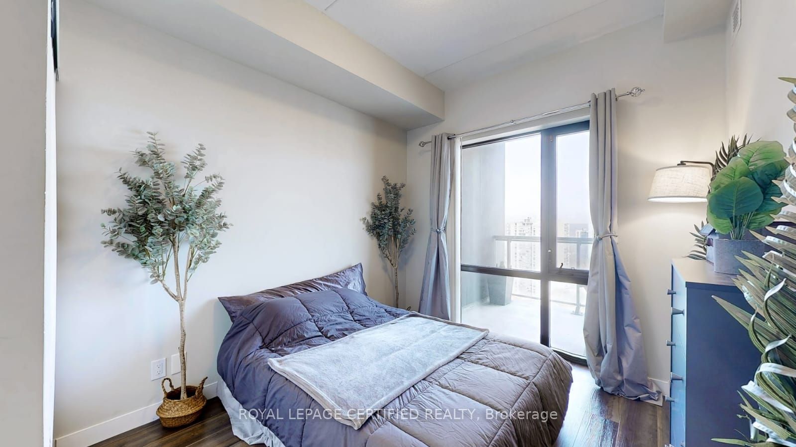 15 Queen Street S 1608 Property Photo 14