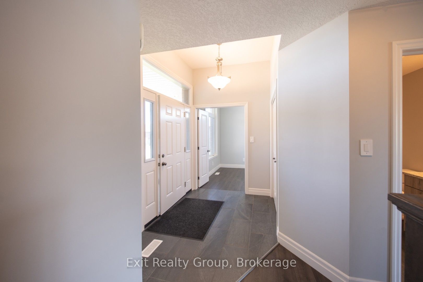 49 Lanark Drive Property Photo 3