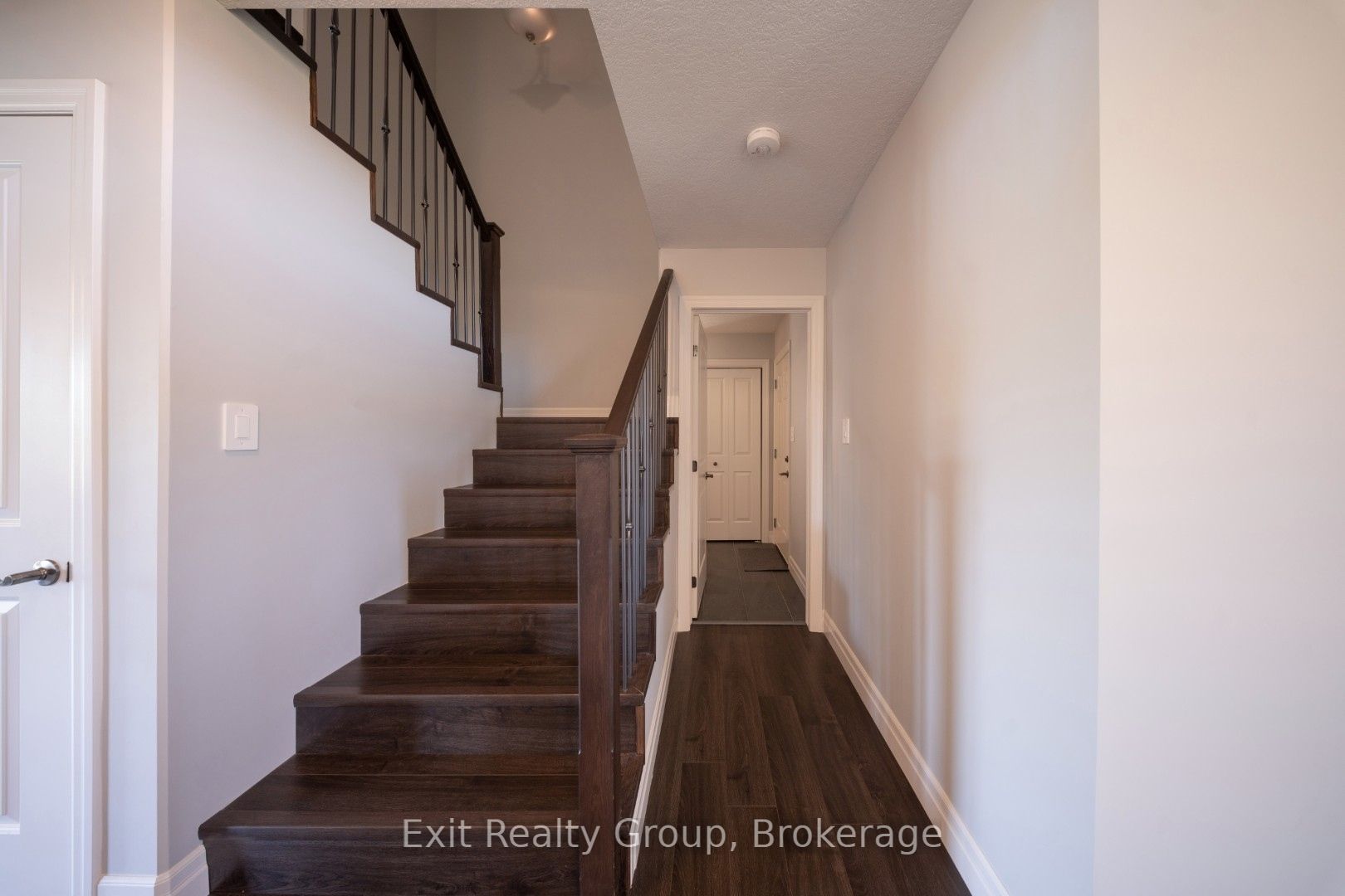 49 Lanark Drive Property Photo 4