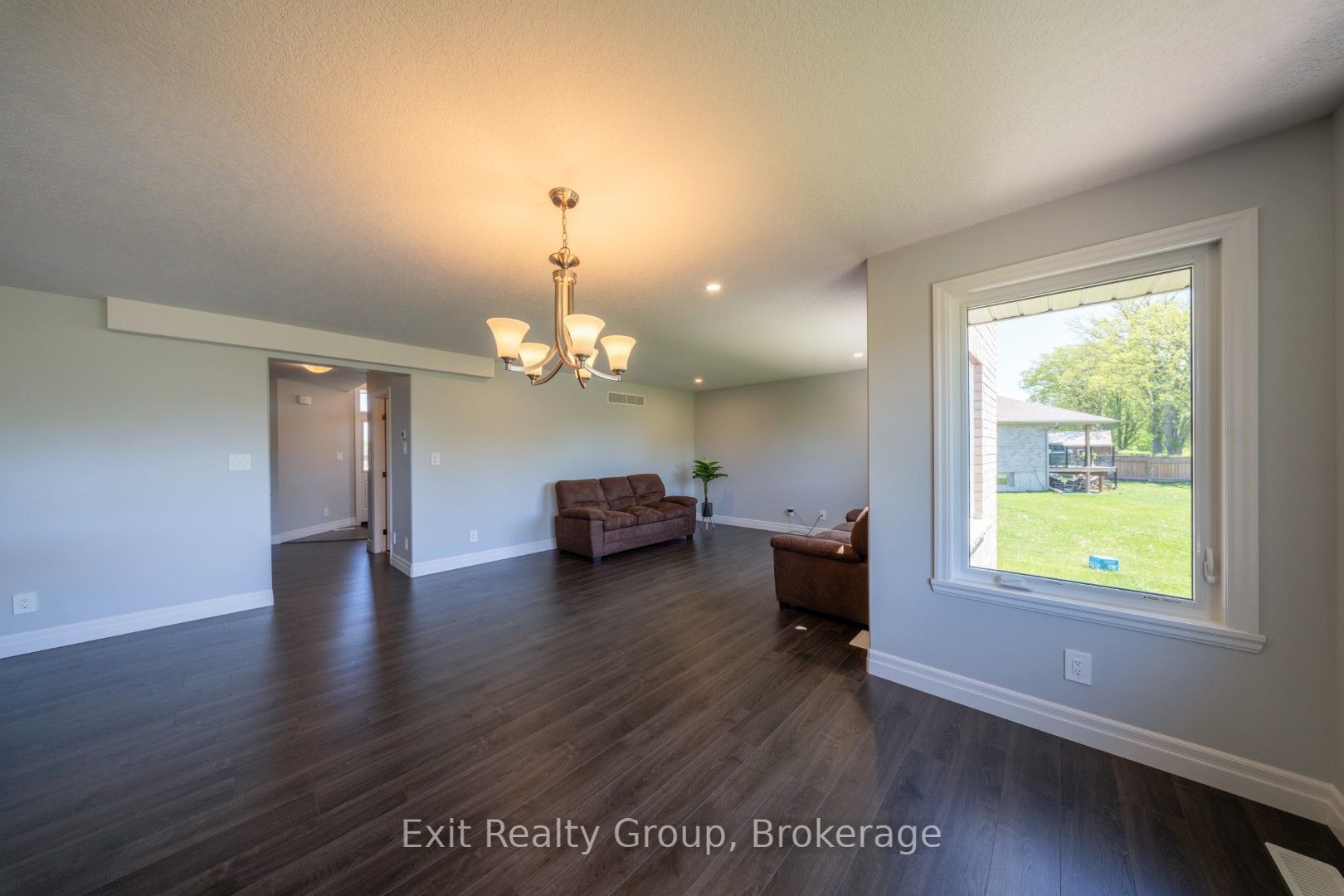 49 Lanark Drive Property Photo 7