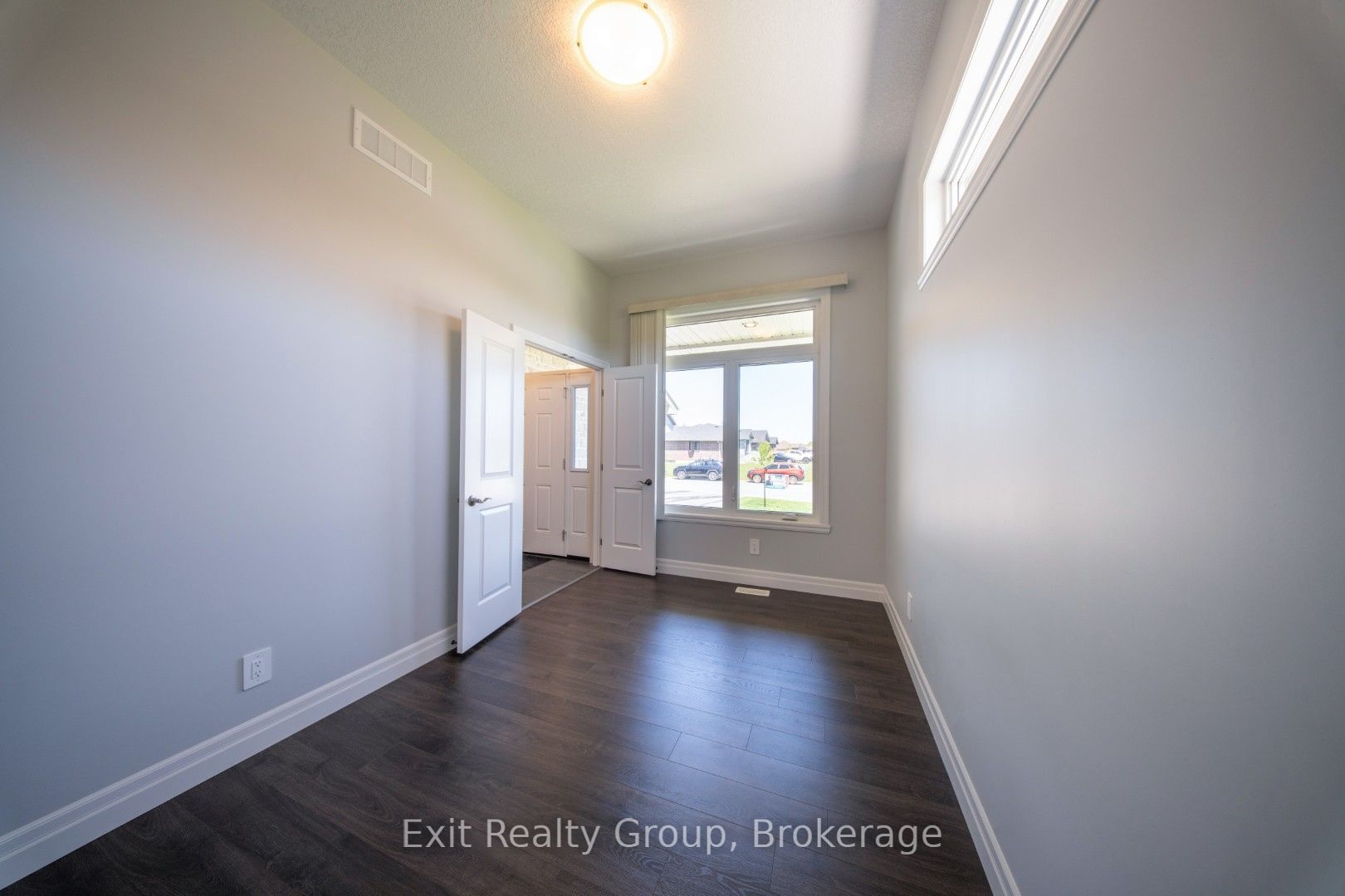 49 Lanark Drive Property Photo 11