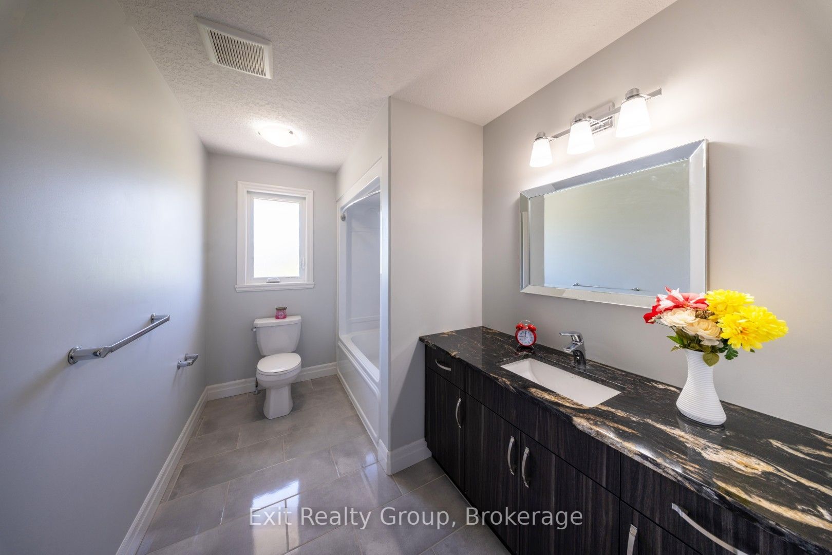 49 Lanark Drive Property Photo 25