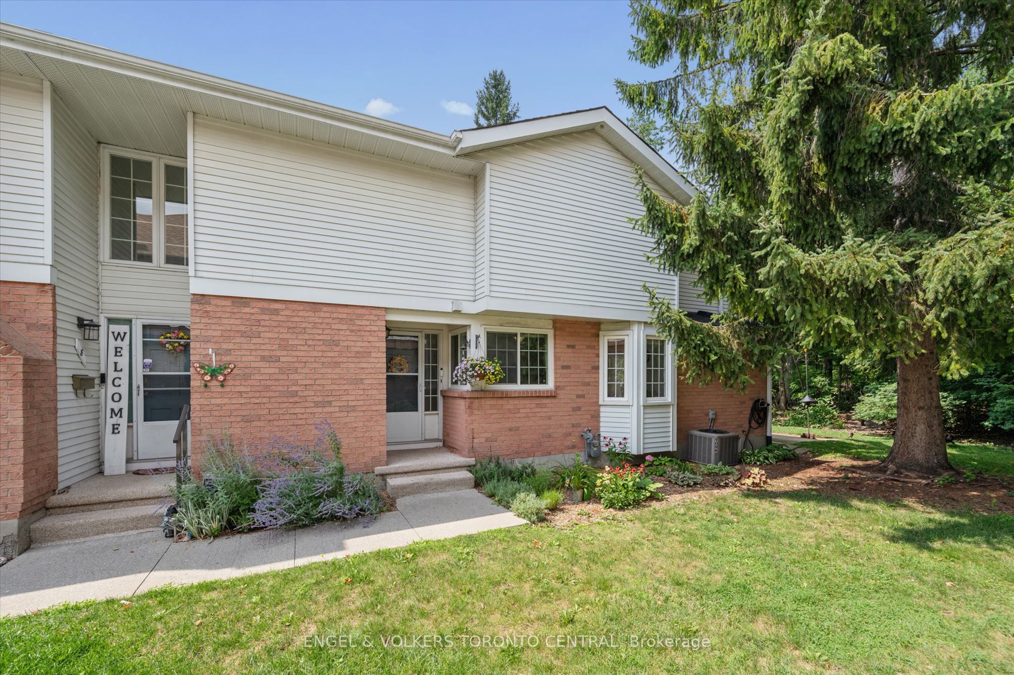 220 Kingswood Drive 7 Property Photo 4