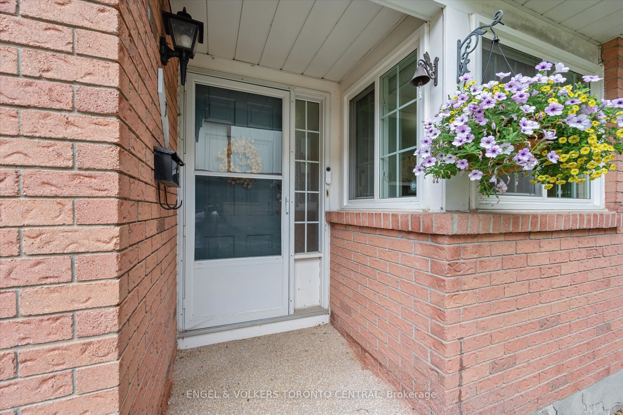 220 Kingswood Drive 7 Property Photo 6